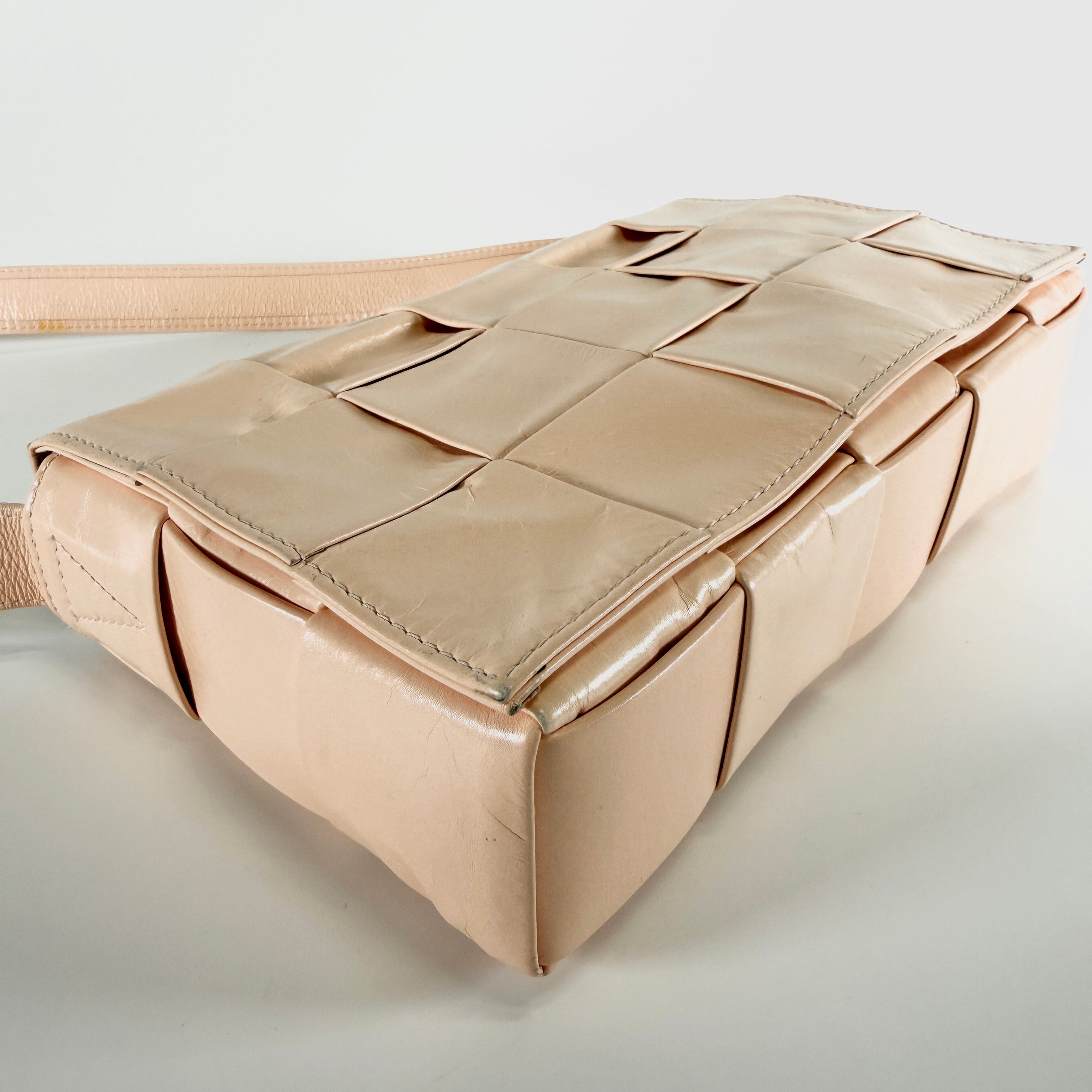 2605 secondhand BOTTEGAVENETA Maxi Intrecciato cassette leather Shoulder bag beige