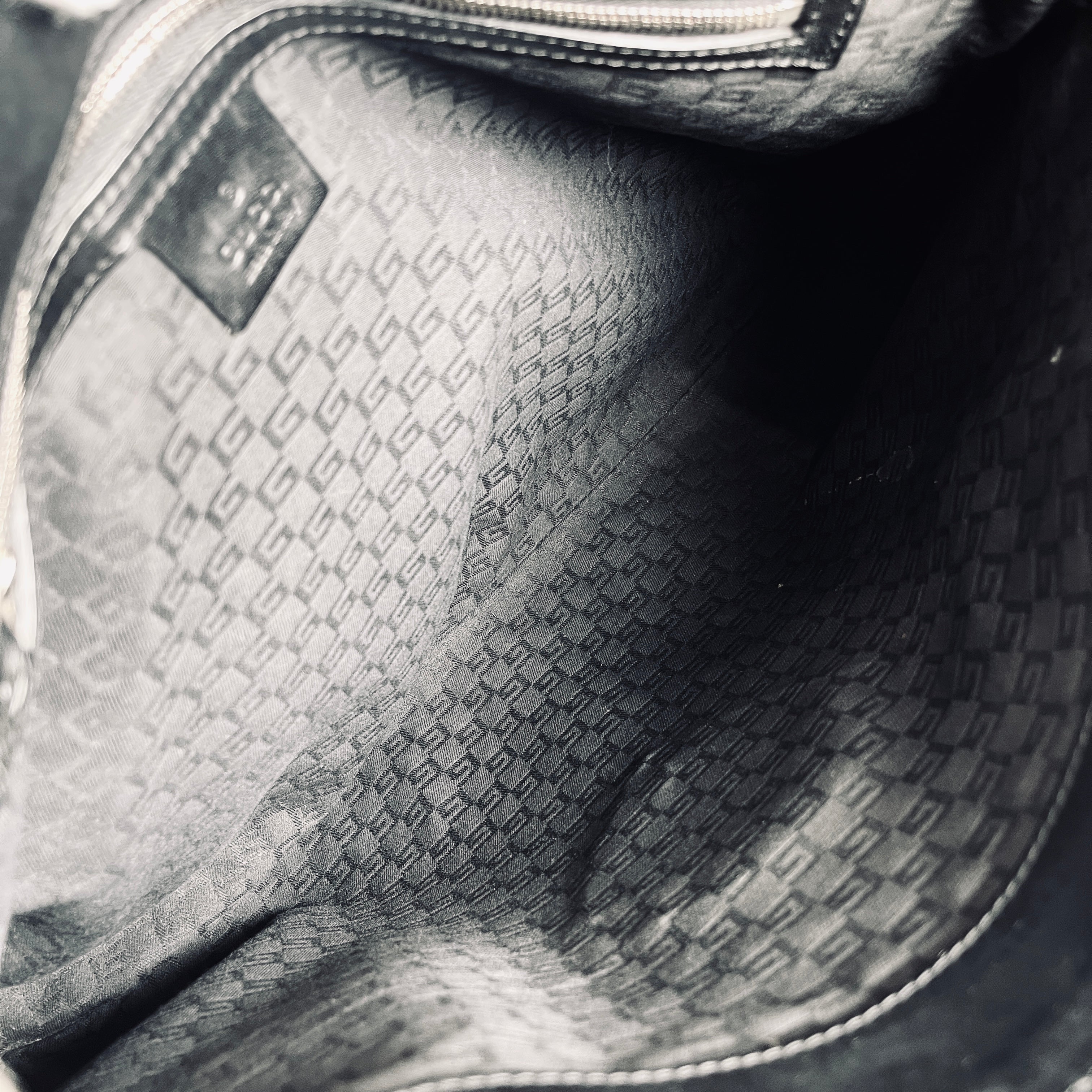 2605 secondhand GUCCI hand bag