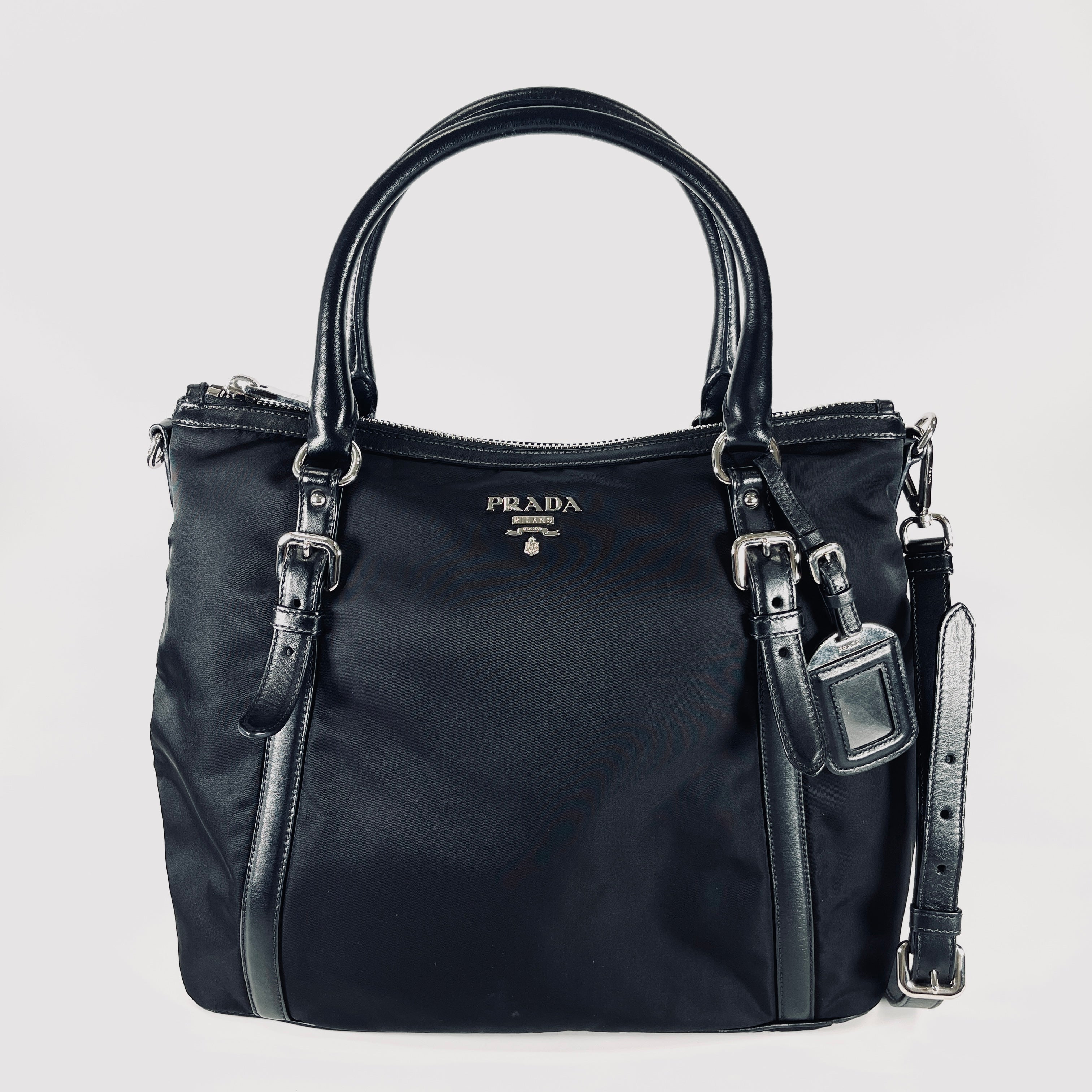 2605 secondhand PRADA hand bag