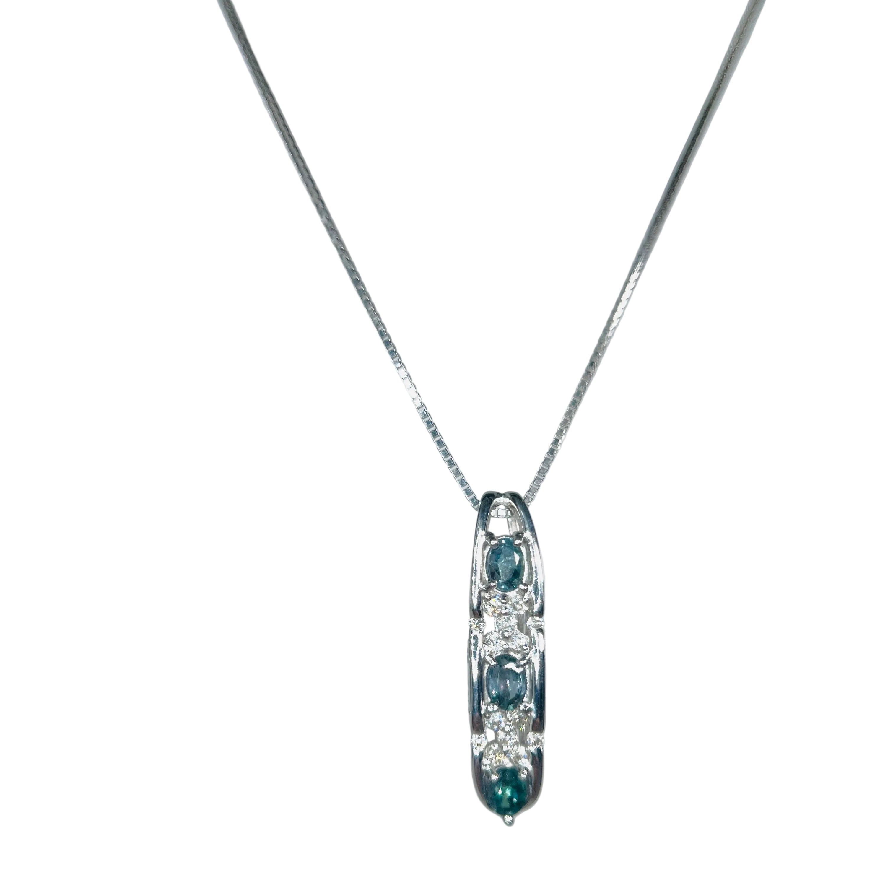 2605 secondhand K18WG necklace 0.52/D0.16ct　3.83g　44㎝