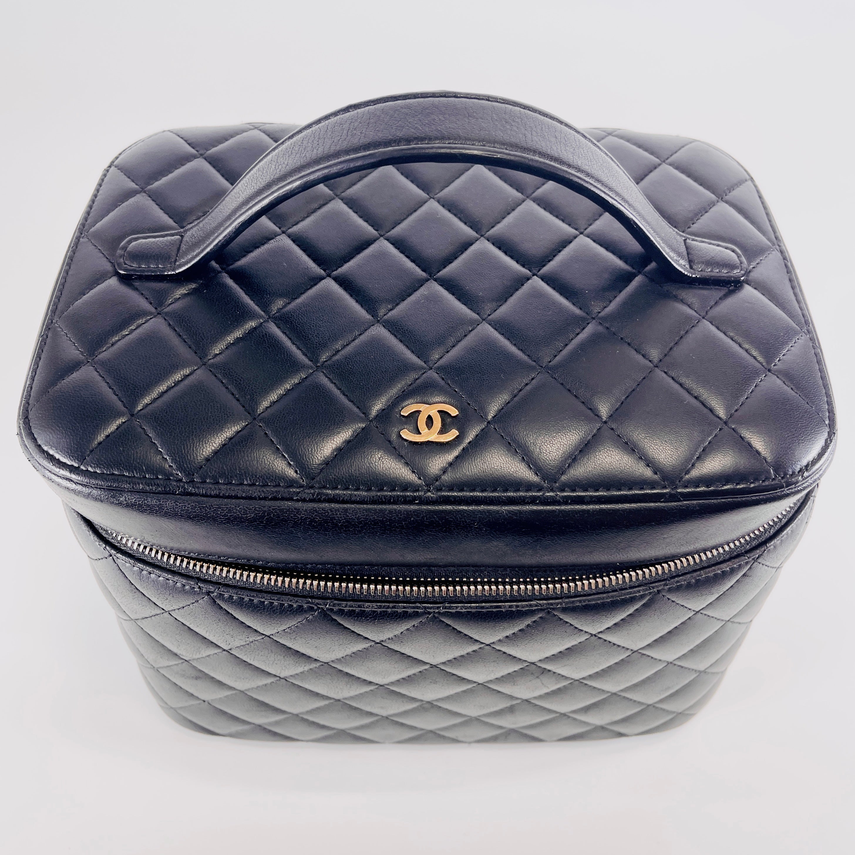 2603 secondhand CHANEL Matelasse Rum Vanity black 22