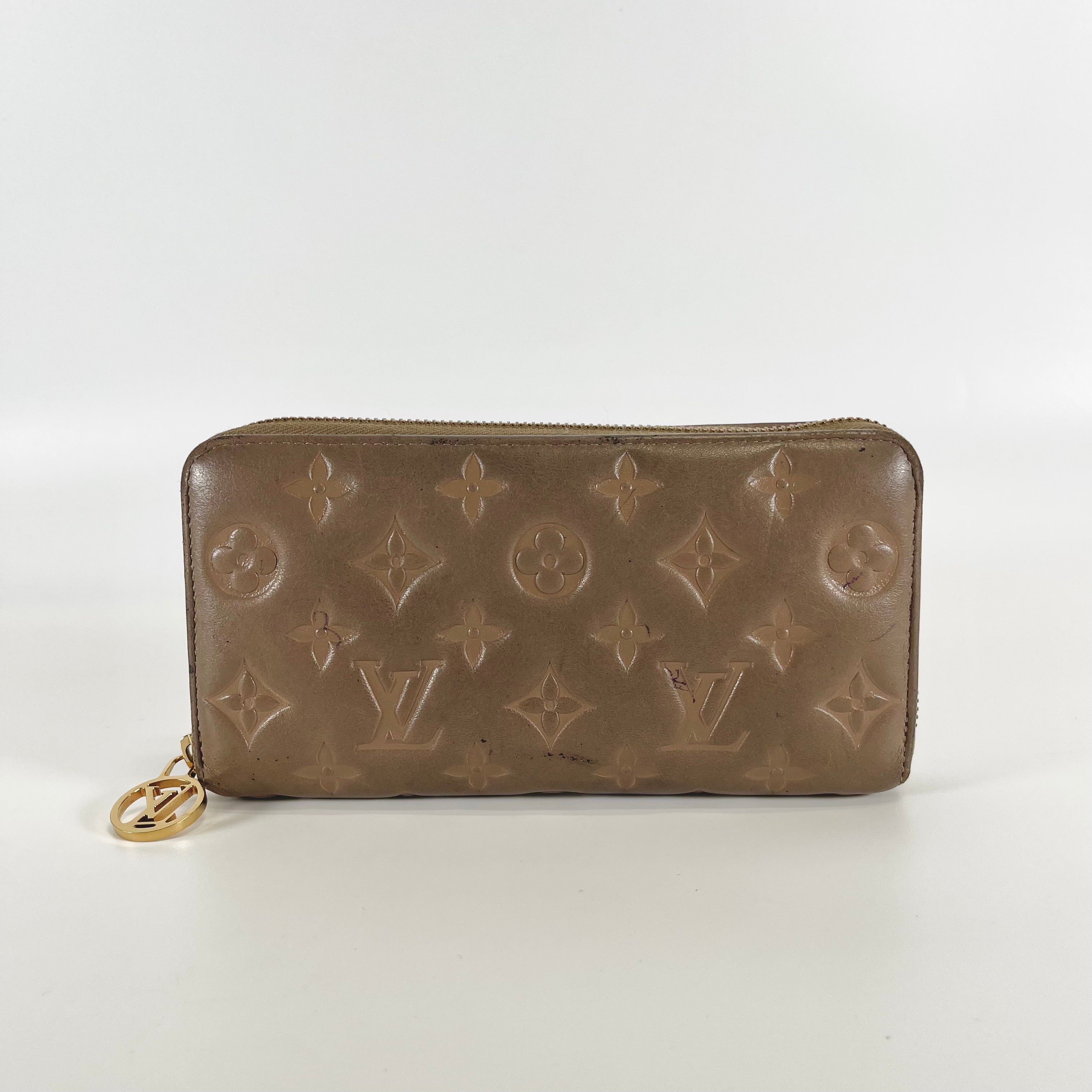 2602 secondhand LV Monogram Embossing Zippy Wallet