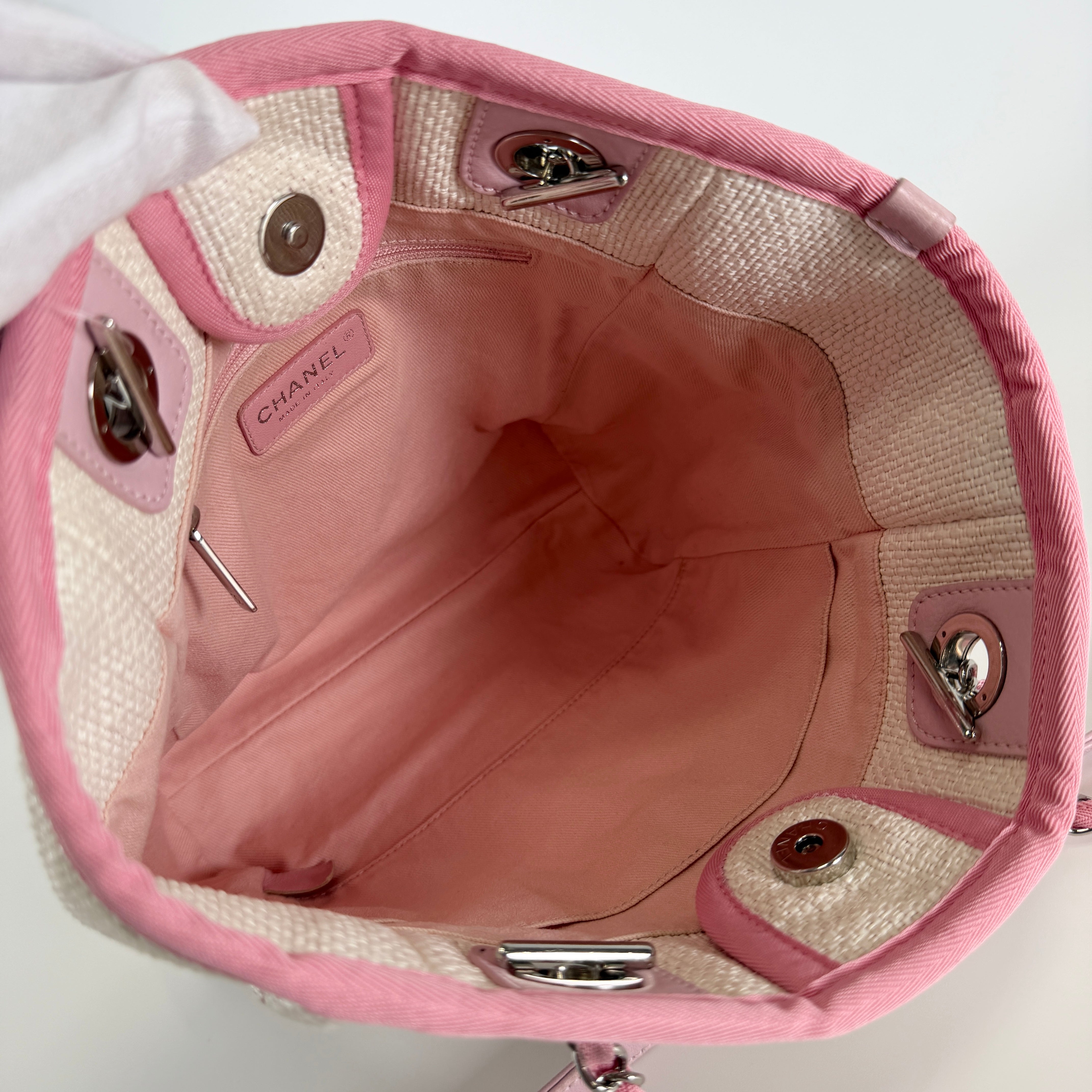 2606 secondhand CHANEL Shoulder bag / Crossbody Bag Deauville