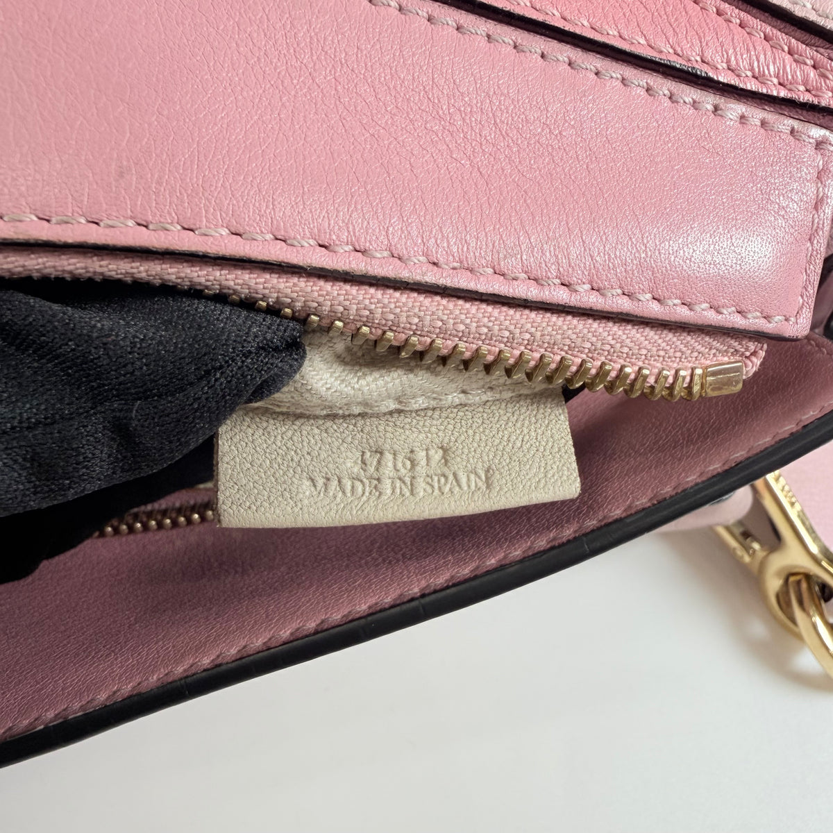 2605 secondhand LOEWE Puzzle Bag Pink Leather