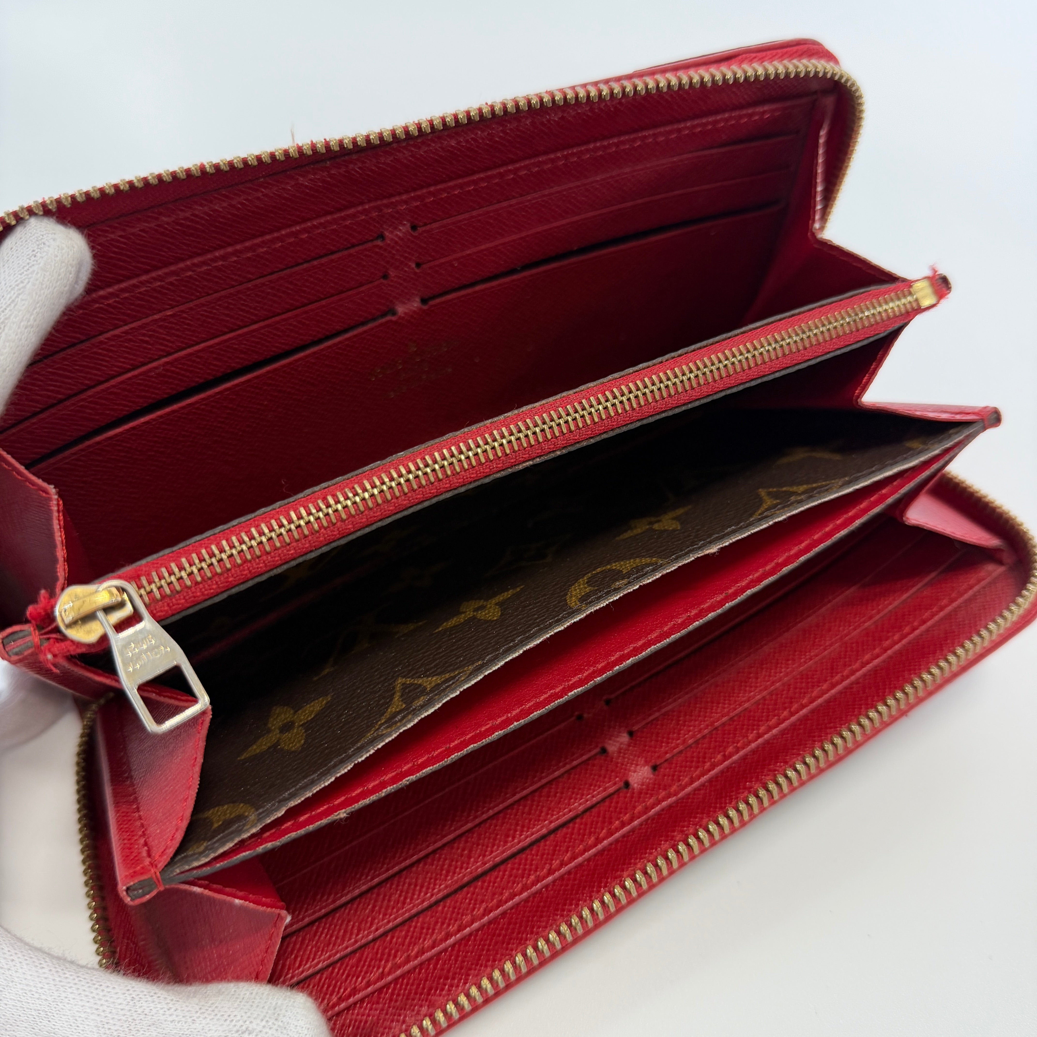 2606 secondhand LV Monogram Zippy Wallet Retiro