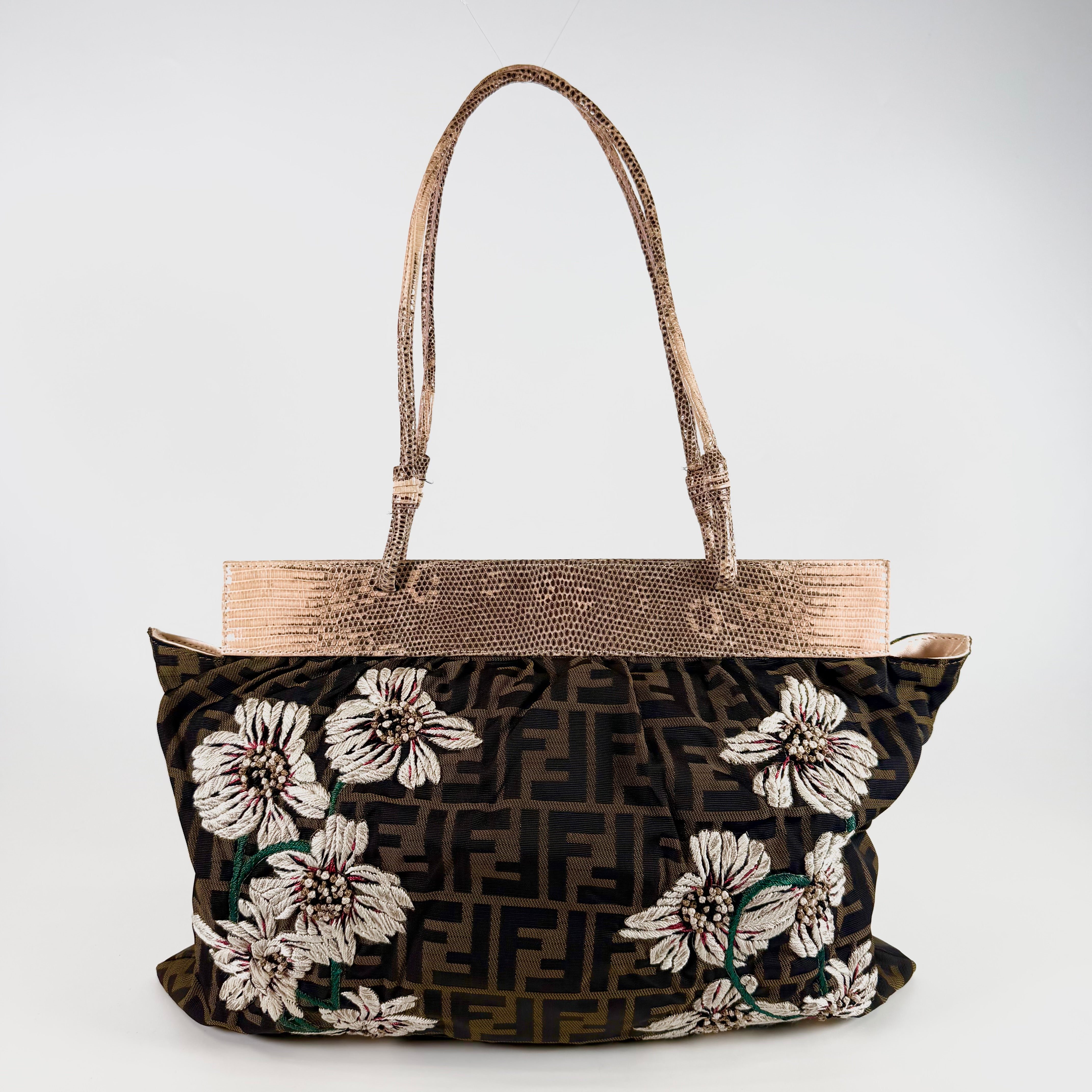 2608 secondhand FENDI hand bag