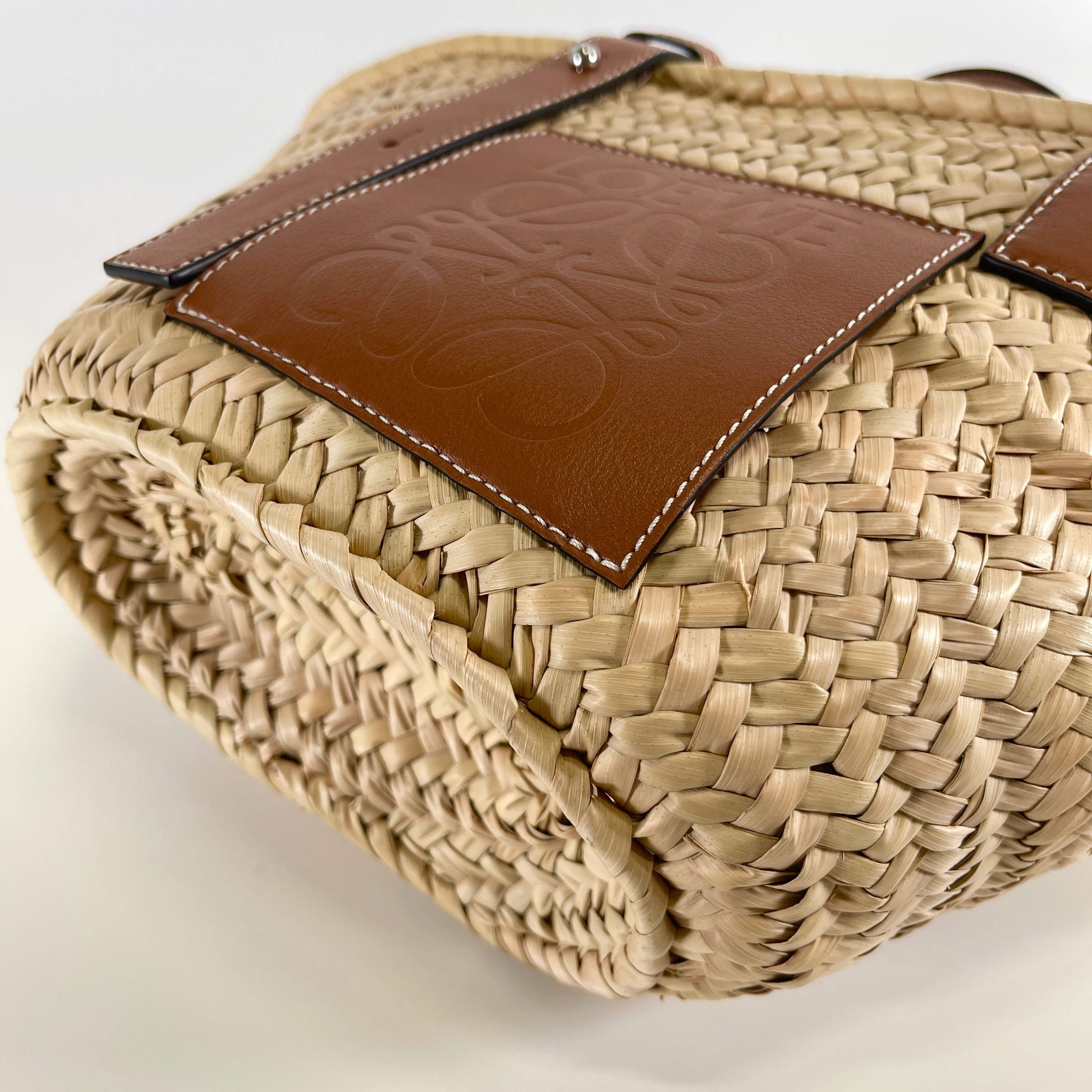 2605 secondhand LOEWE straw bag small Brown