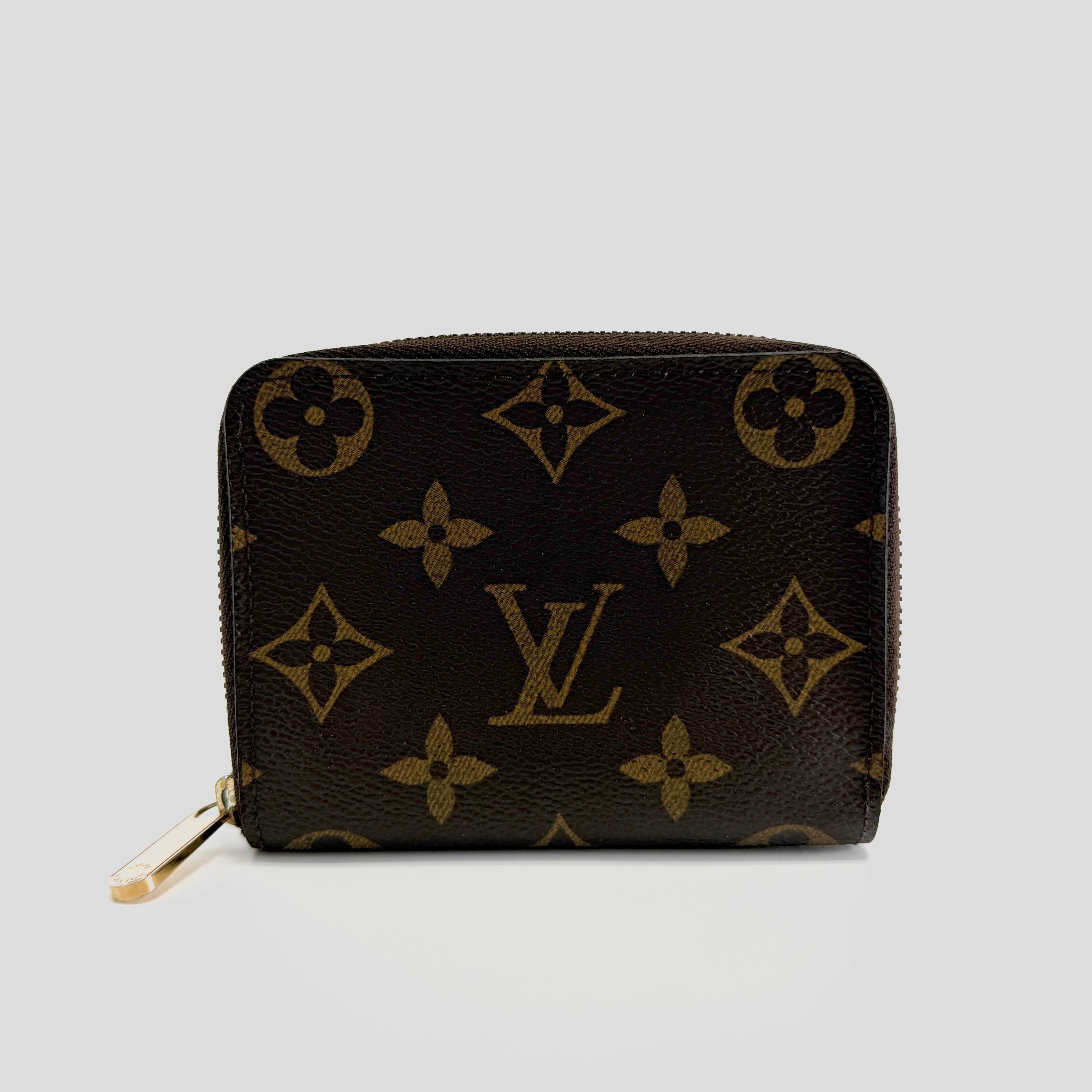 2607 secondhand LV Monogram Zippy Coin Purse