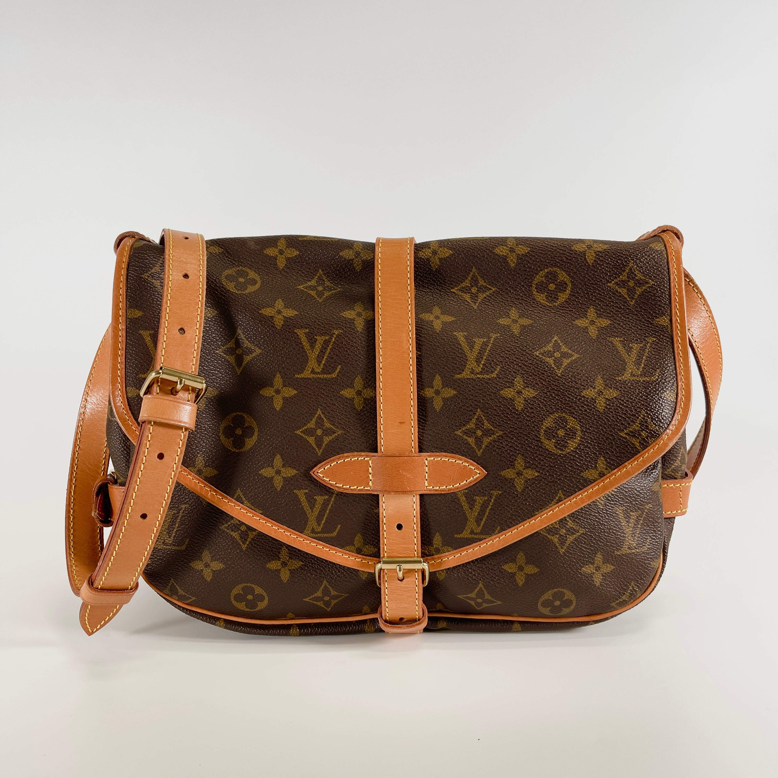 2605 secondhand LV Monogram Saumur 30