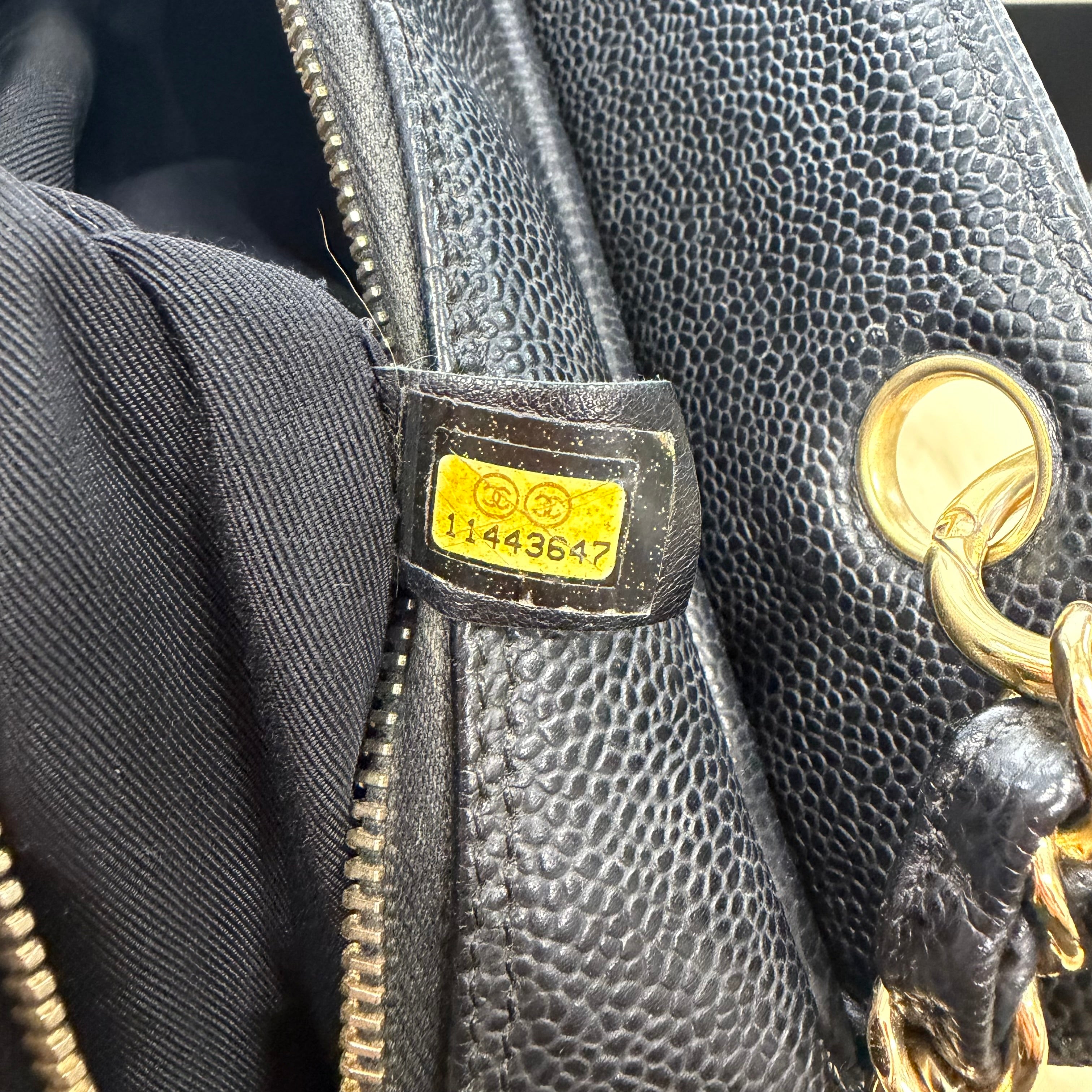 2607 secondhand CHANEL Shoulder bag / Crossbody Bag