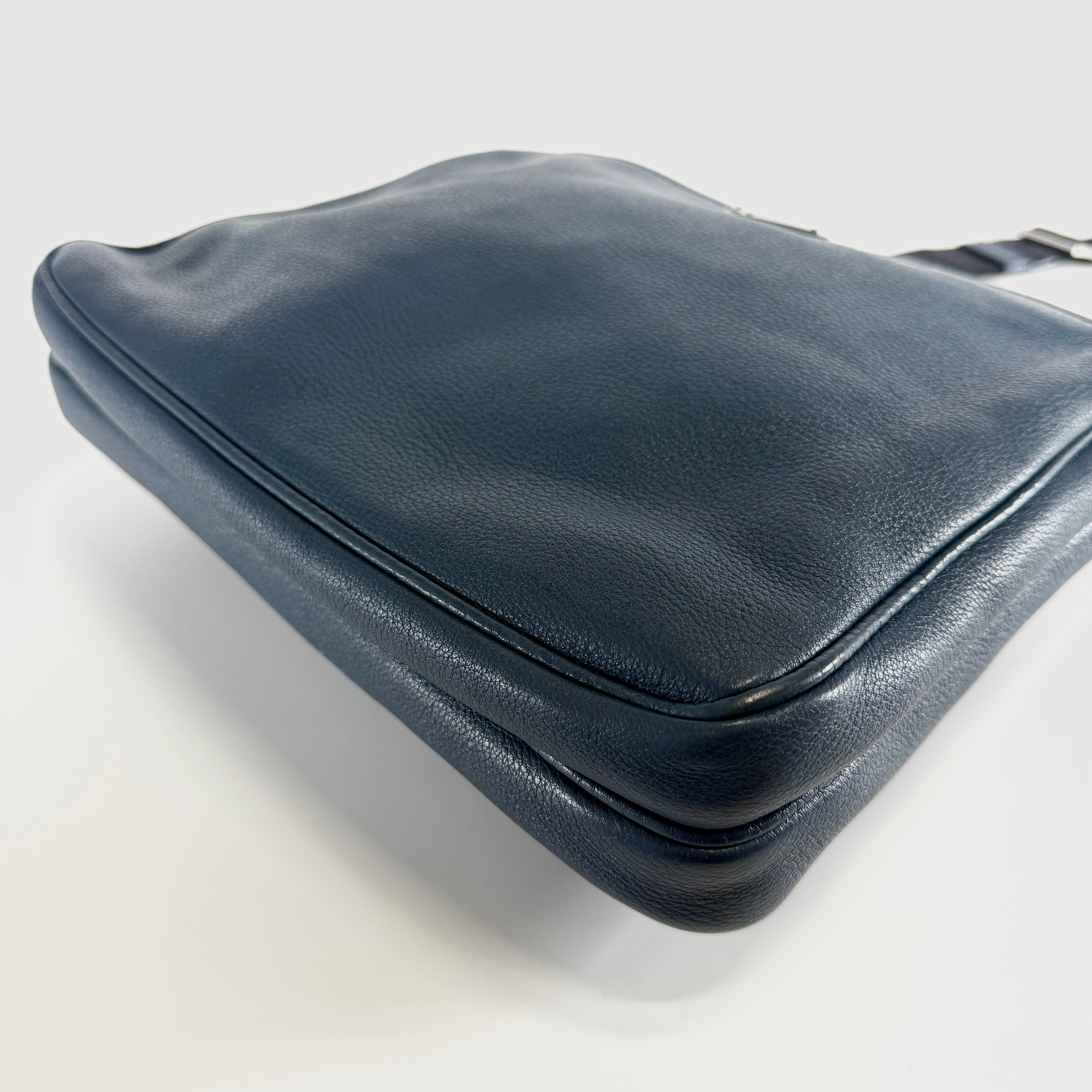 2607 secondhand PRADA Shoulder bag