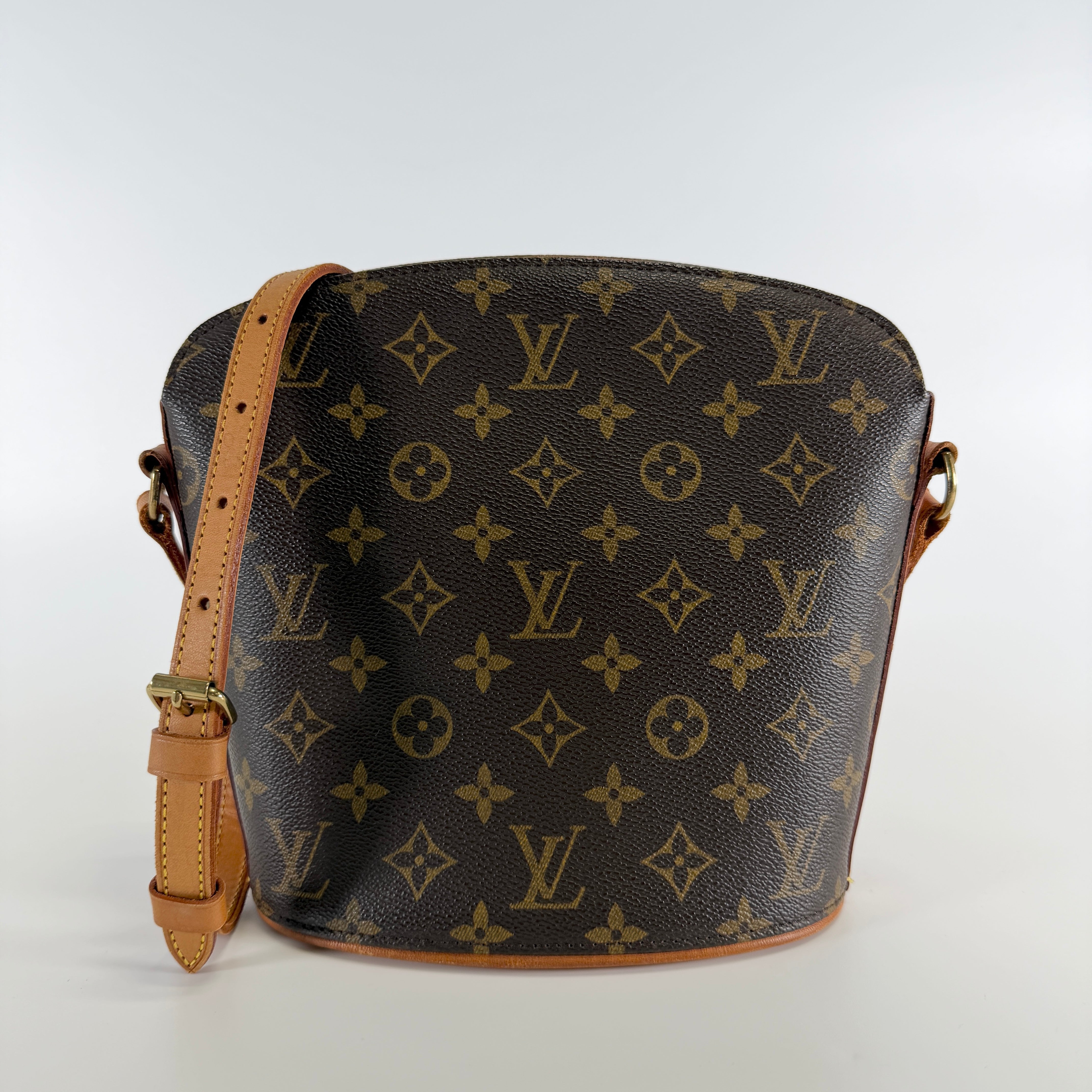 2607 secondhand LV Monogram Drouo