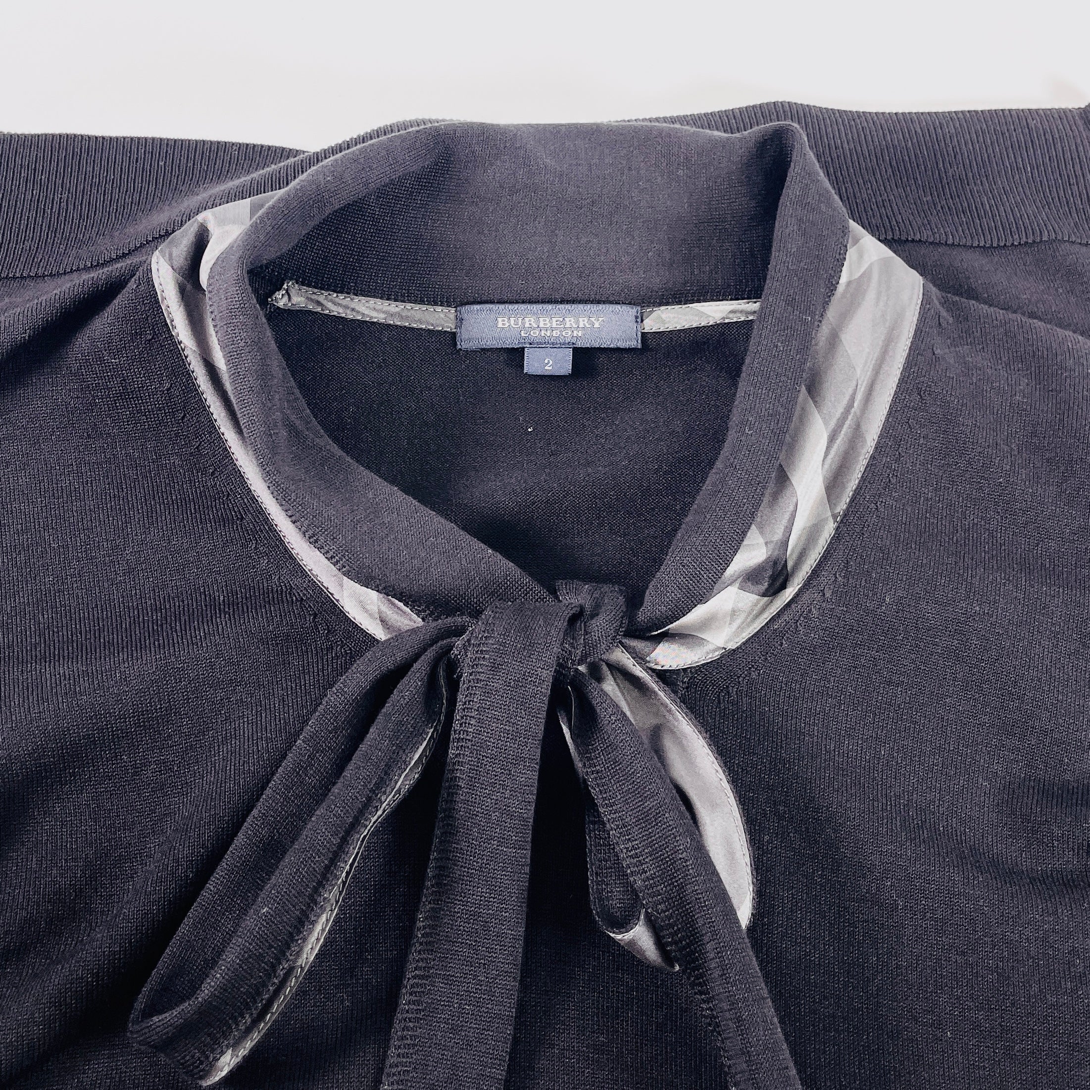 2606 secondhand BURBERRY Tops