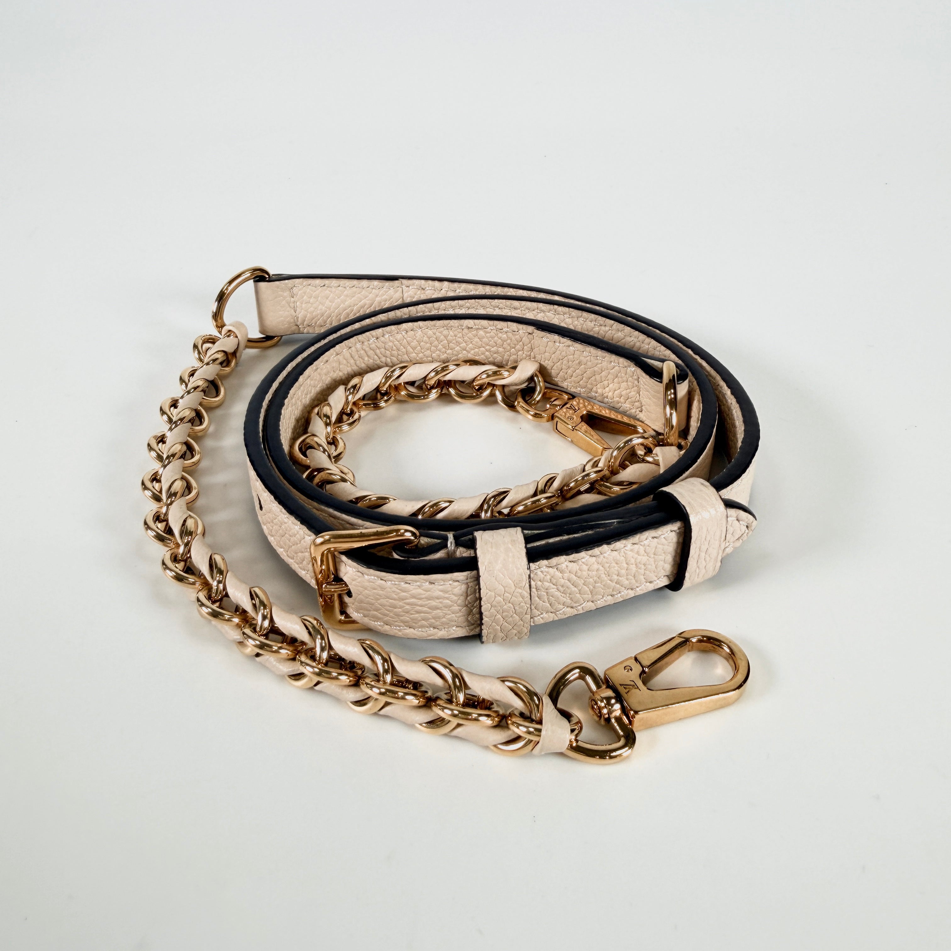 2606 secondhand LV Monogram Empreinte Vanity PM claim Rose strap