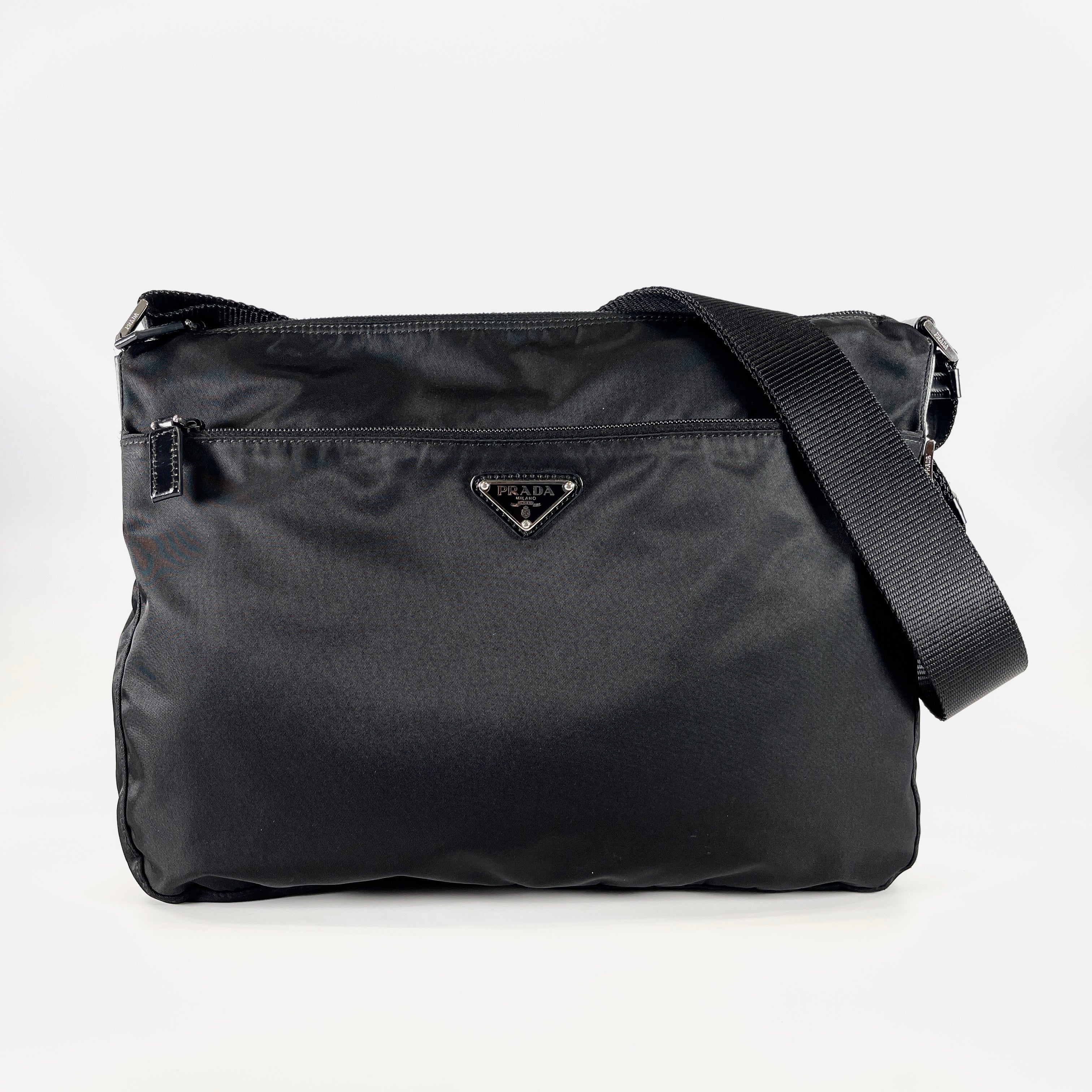 2604 secondhand PRADA shoulder