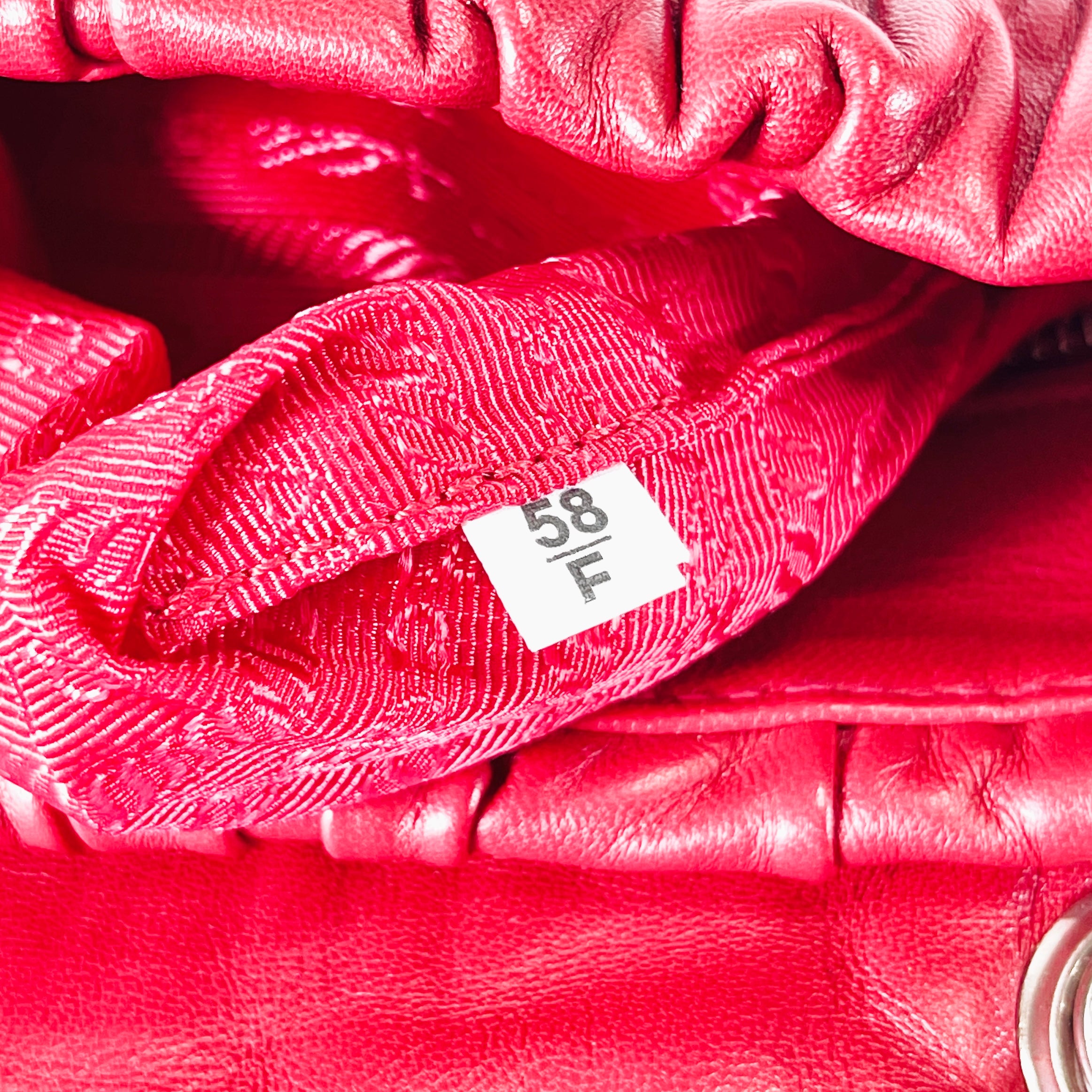 2605 secondhand Prada chain shoulder bag
