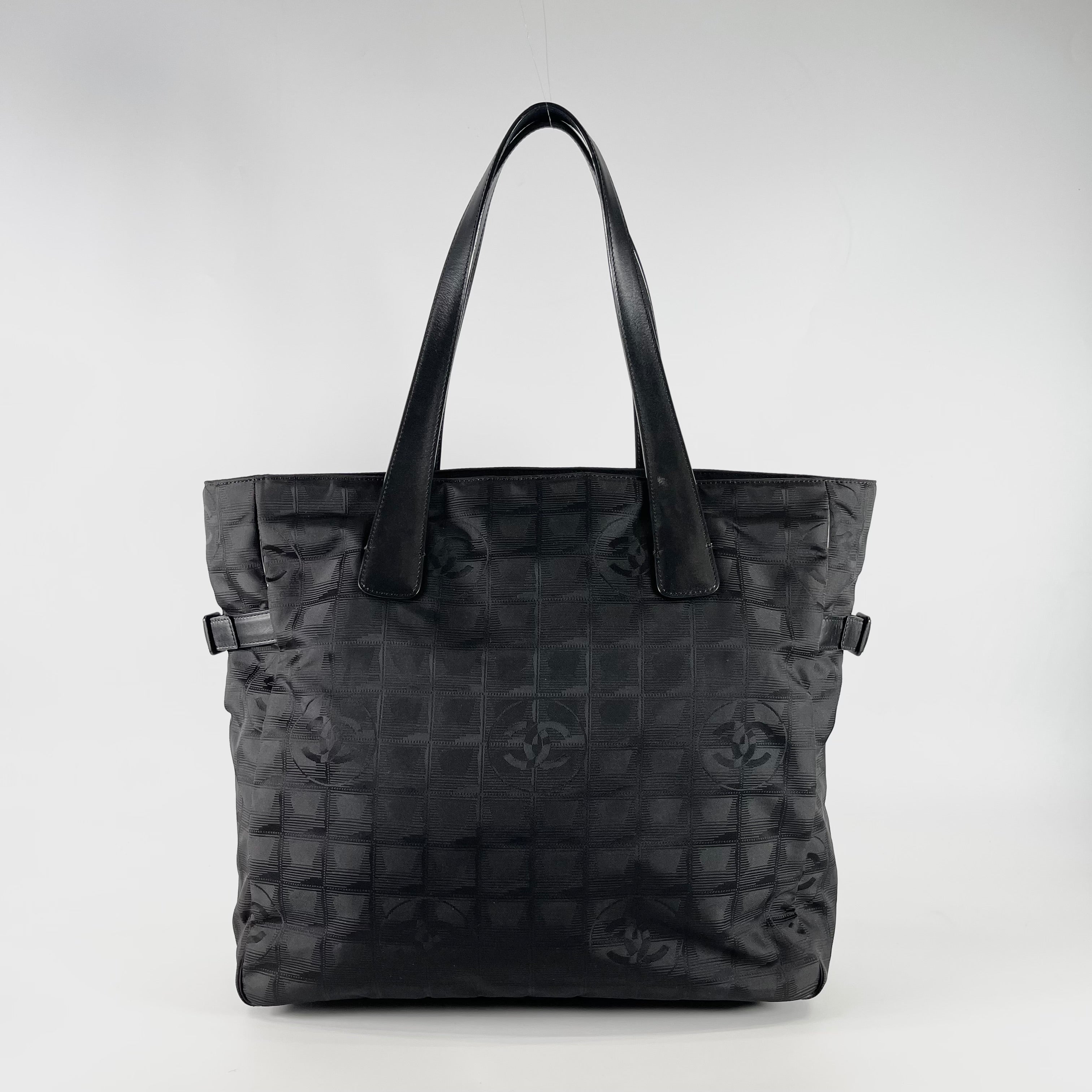 2604 secondhand CHANEL New Travel hand bag