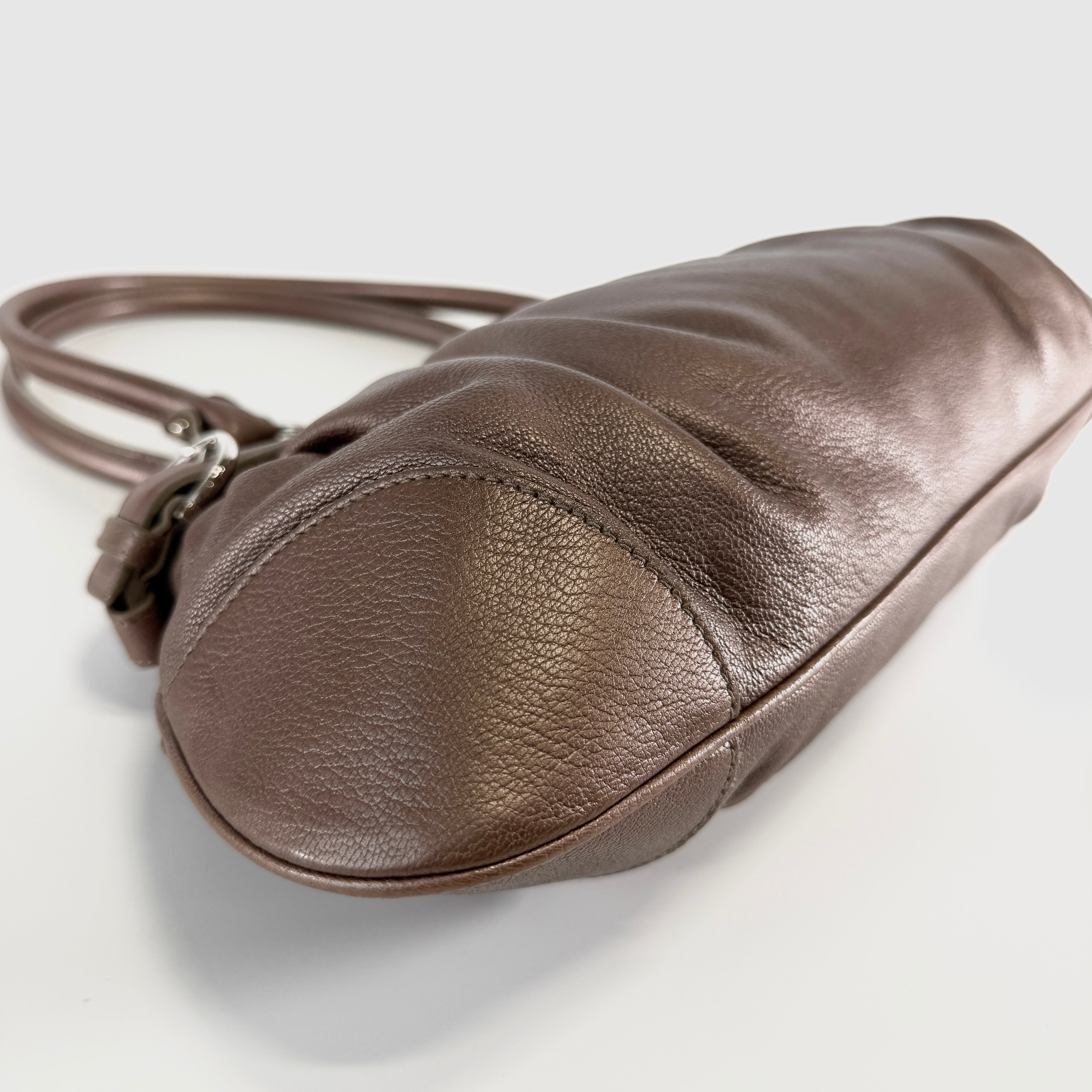 2607 secondhand Ferragamo Gancini hand bag