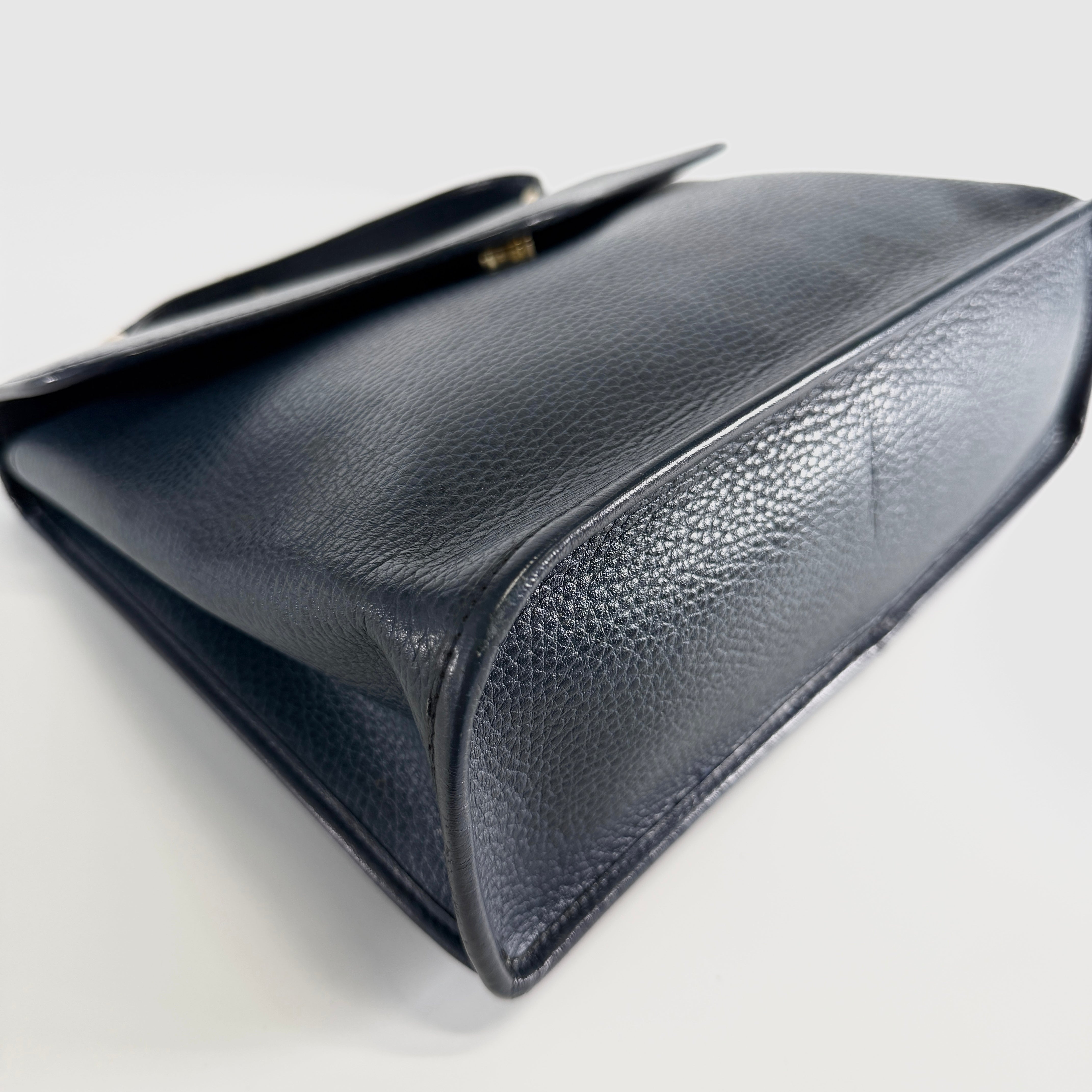 2607 secondhand CD hand bag