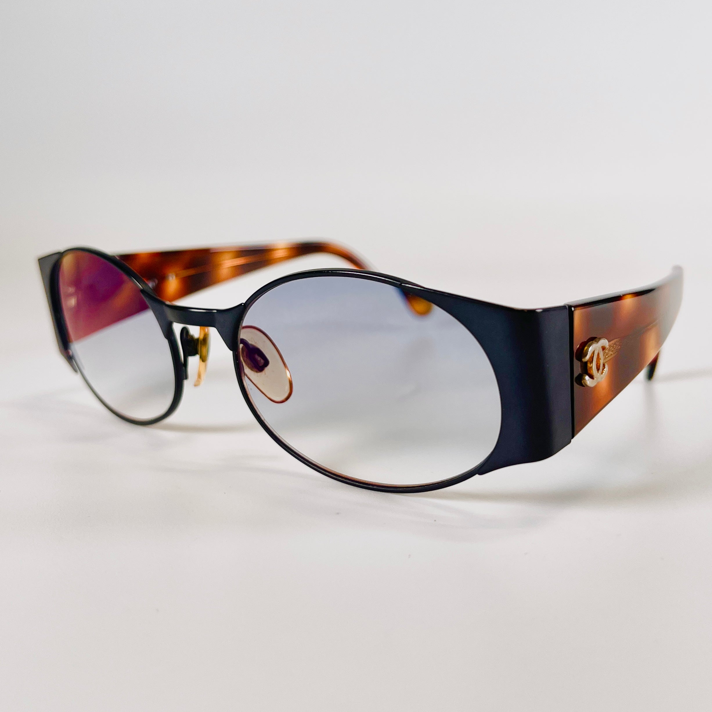 2605 secondhand CHANEL plastic × metal Cocomark Brown