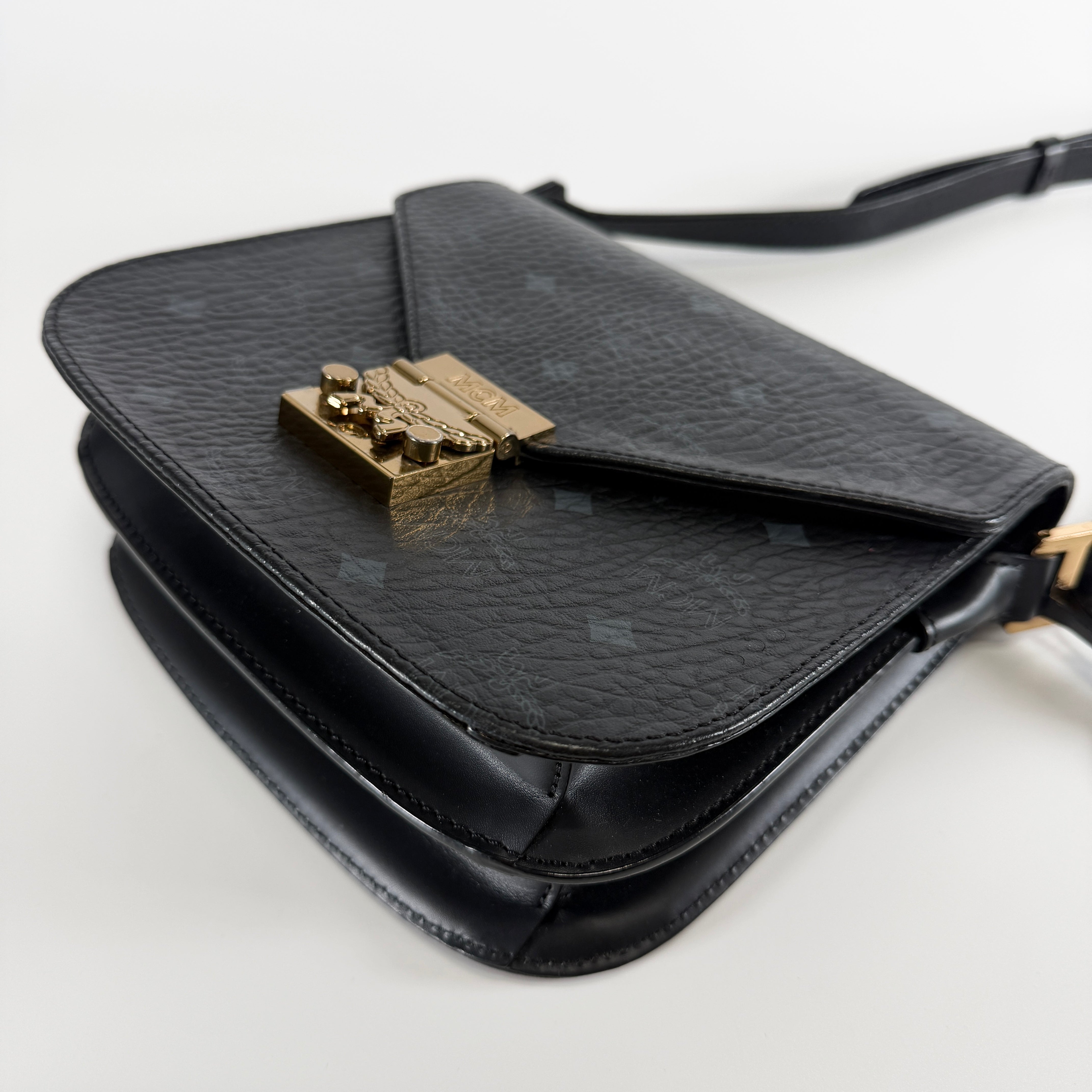 2607 secondhand MCM Shoulder bag