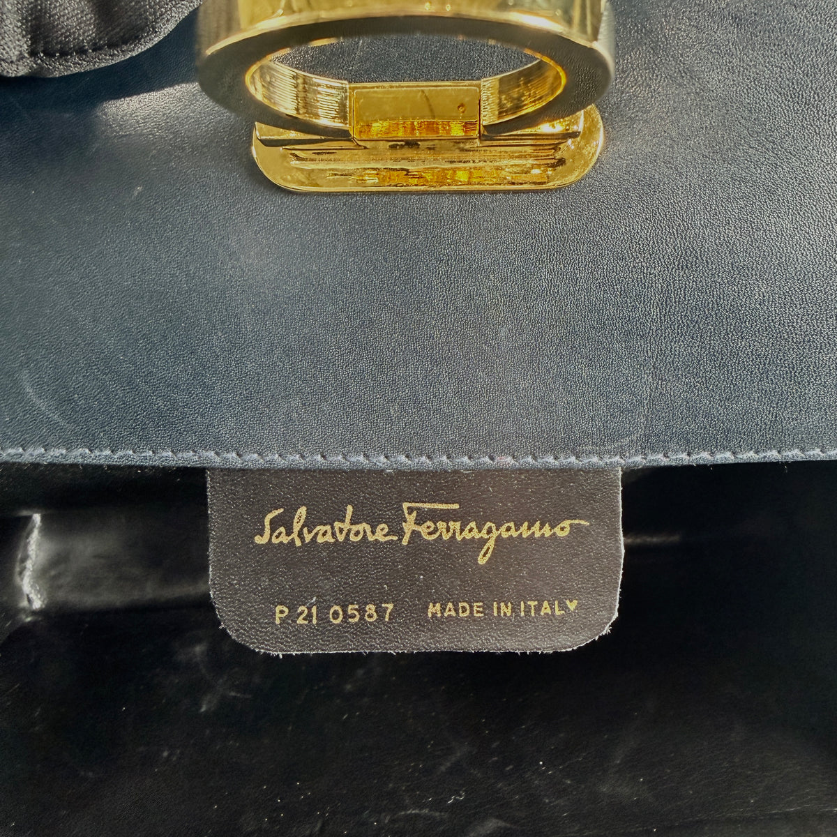 2608 secondhand Ferragamo Gancini Chain Shoulder Bag