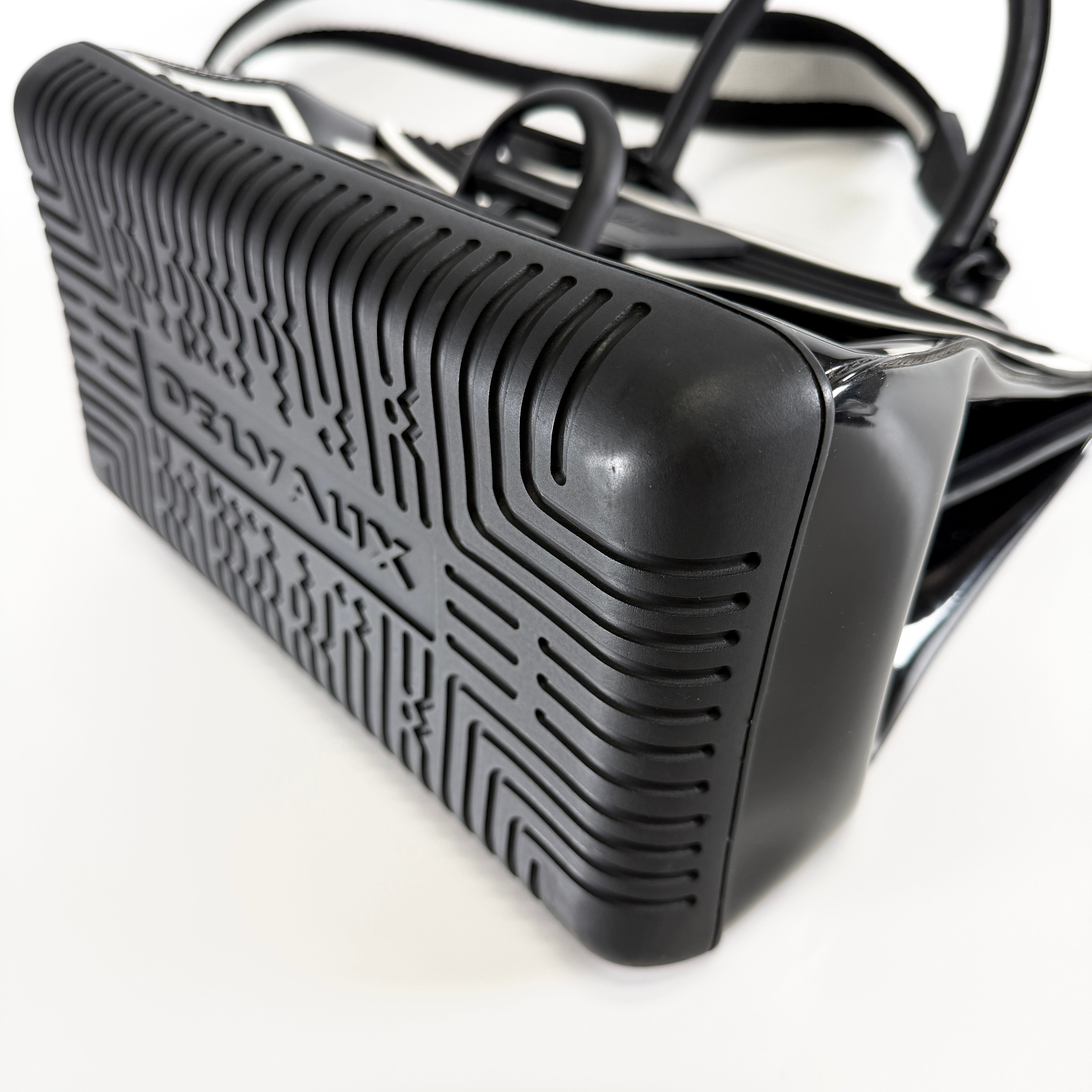 2607 secondhand DELVAUX brand bag enamel MM white / black strap