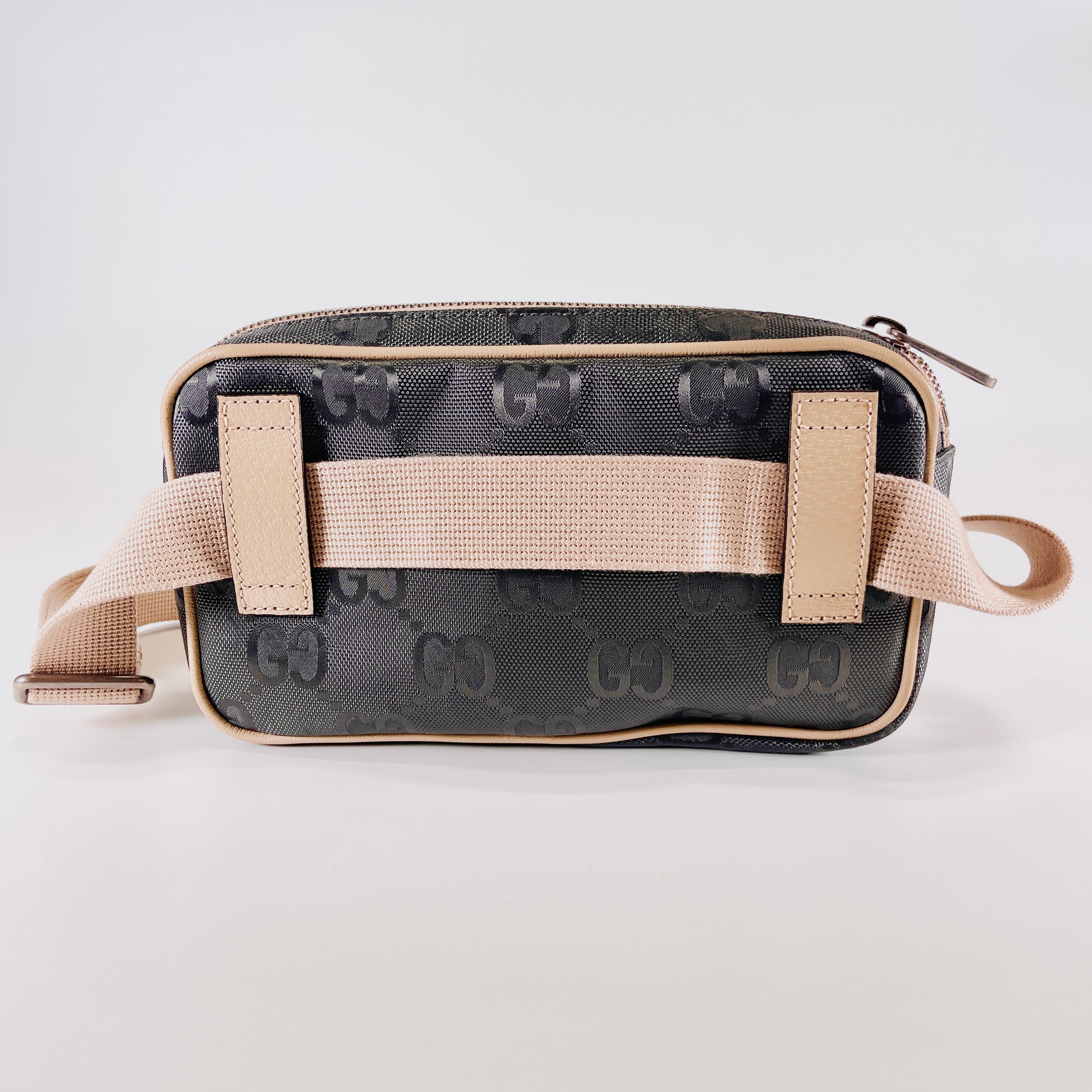 2604 secondhand GUCCI Off the Grid Belt Bag