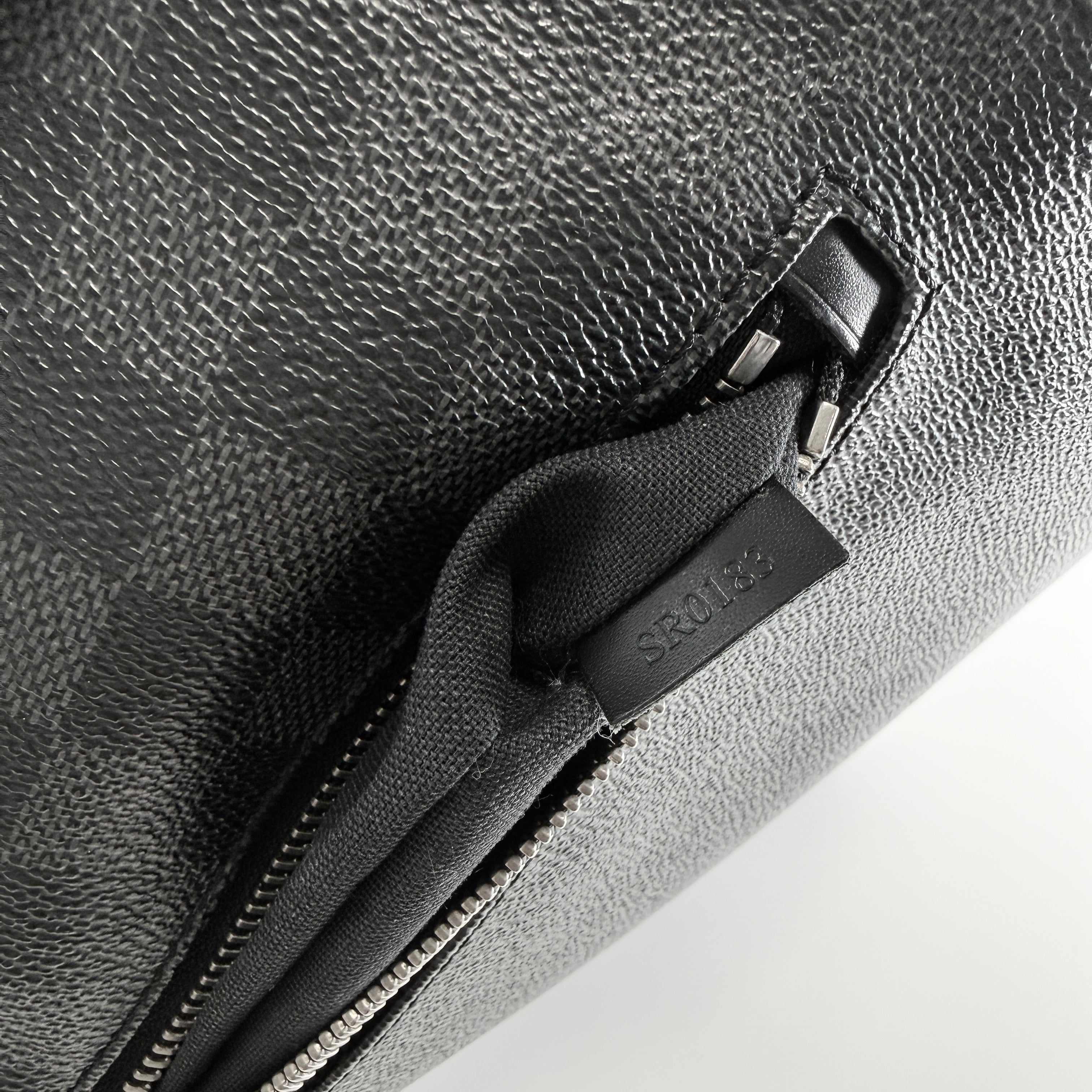 2606 secondhand LV bag / others Mick Graphite