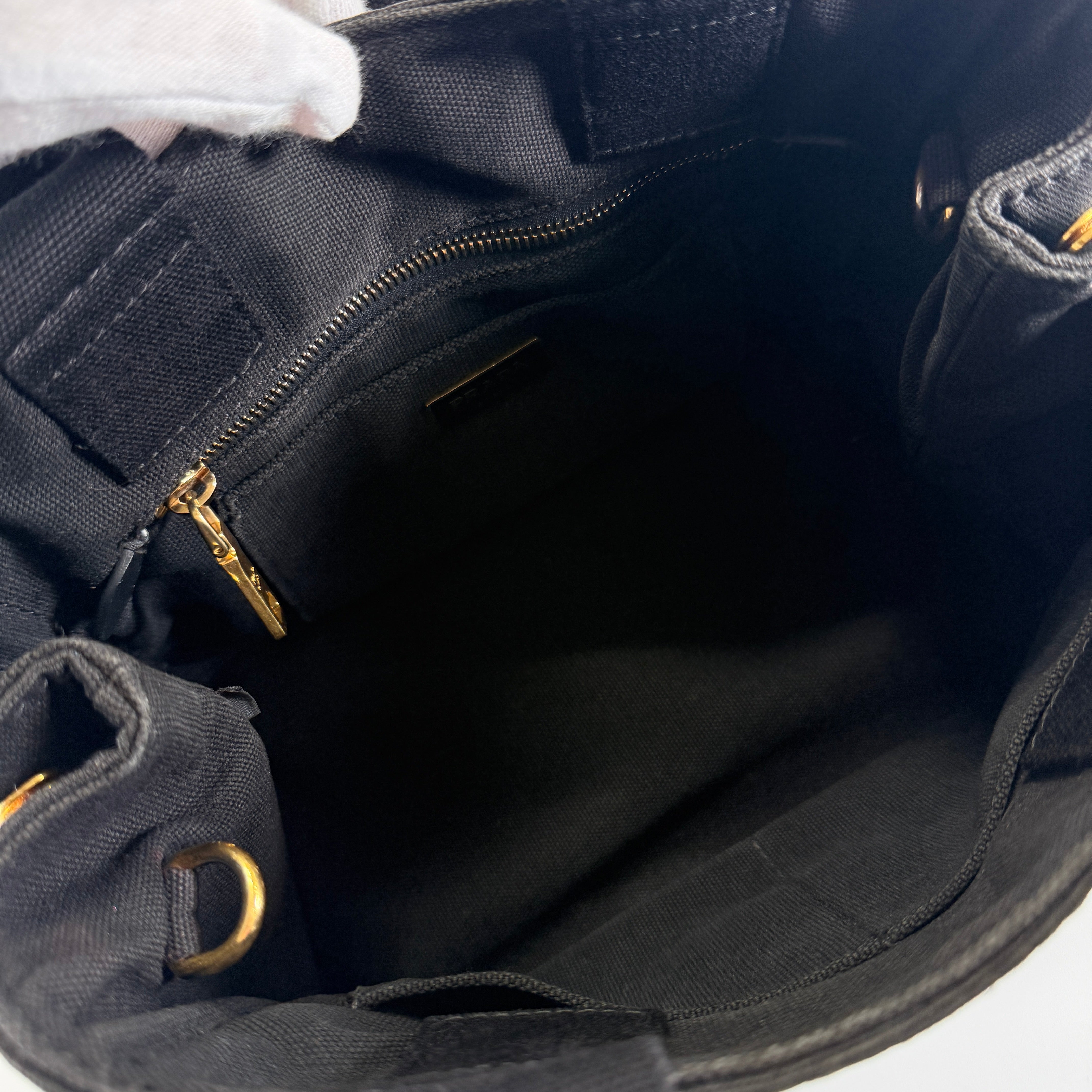 2606 secondhand PRADA Shoulder bag / Crossbody Bag