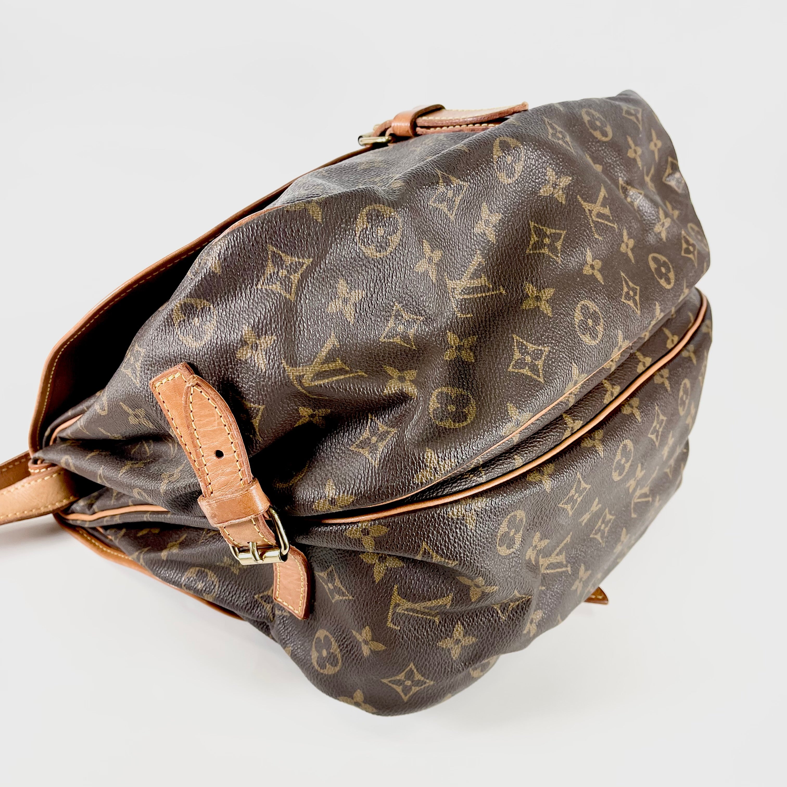2606 secondhand LV Monogram Saumur 35