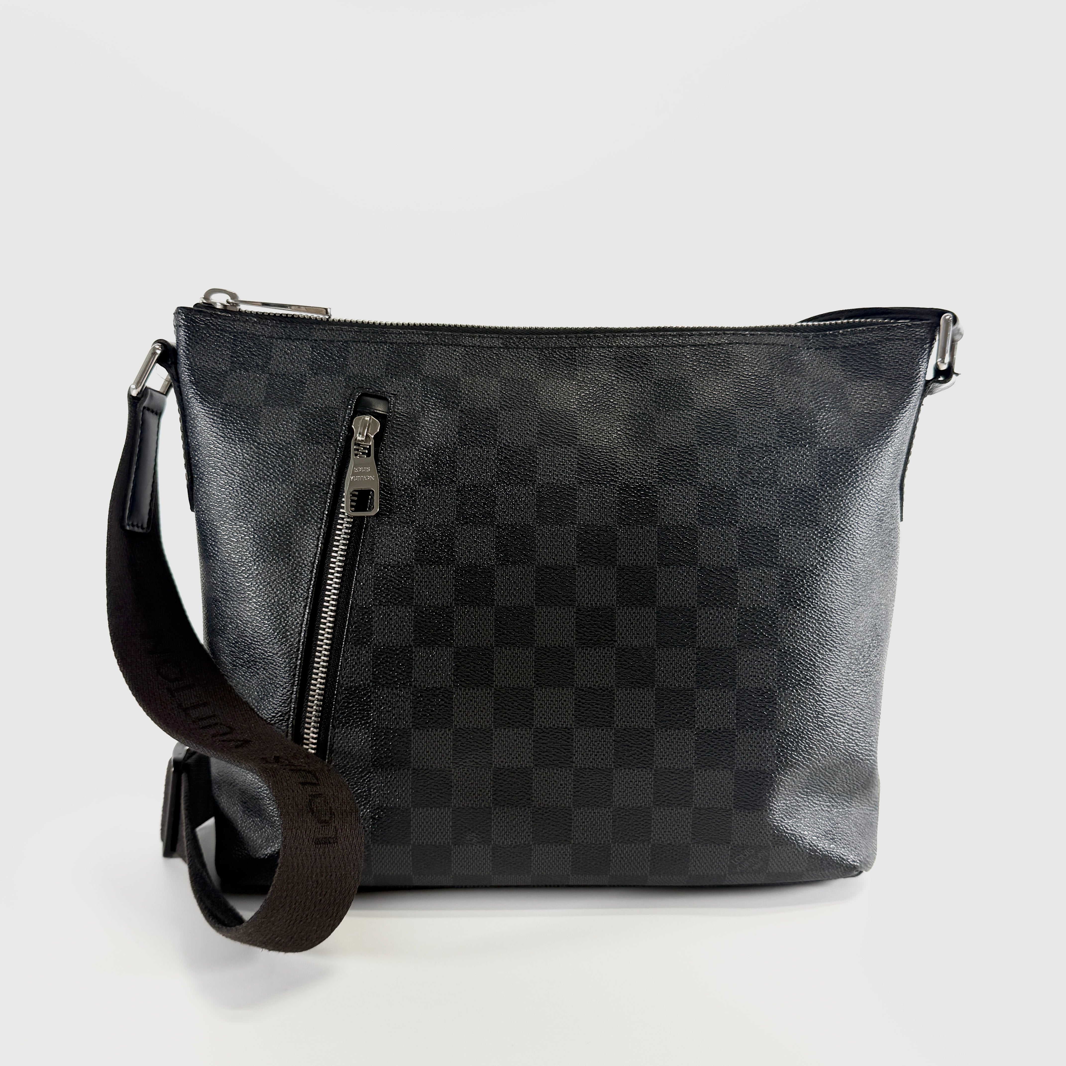 2606 secondhand LV bag / others Mick Graphite