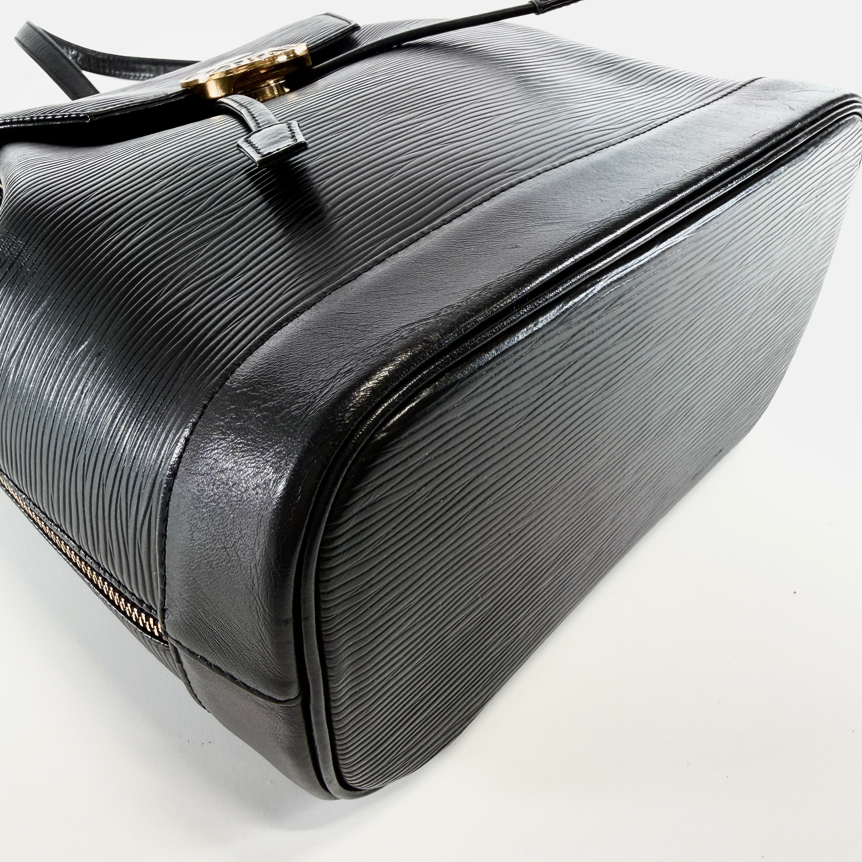 2606 secondhand VALENTINO bag / others circle logo flap backpack