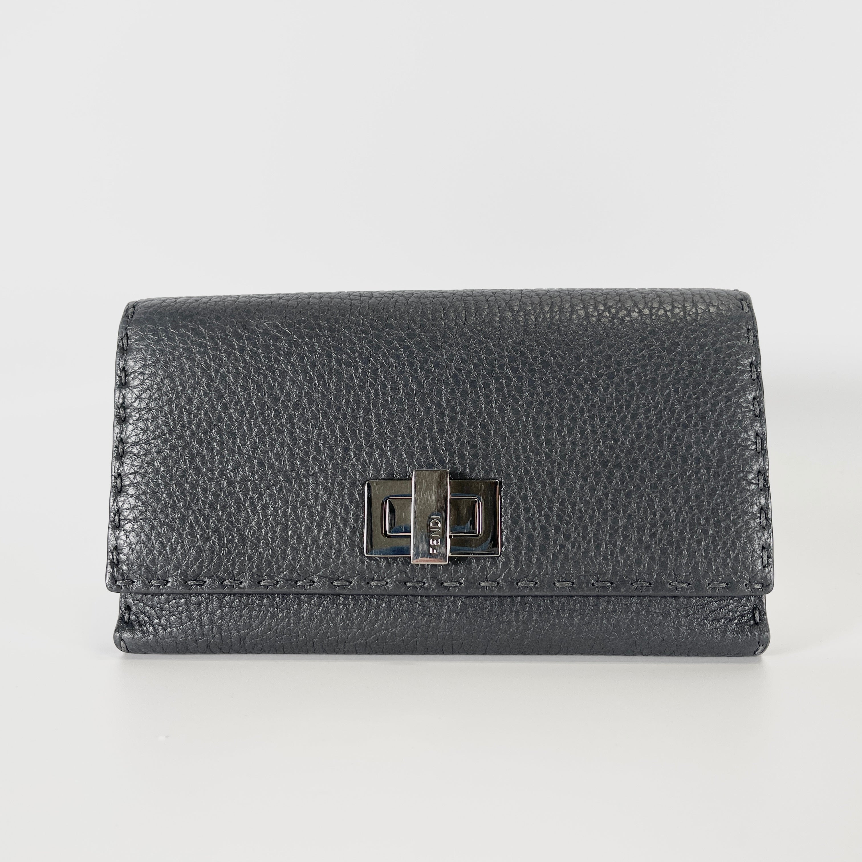2605 secondhand FENDI Peekaboo Long wallet