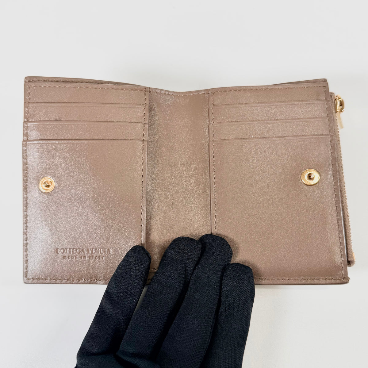 2607 secondhand Bottega Veneta bifold wallet beige leather