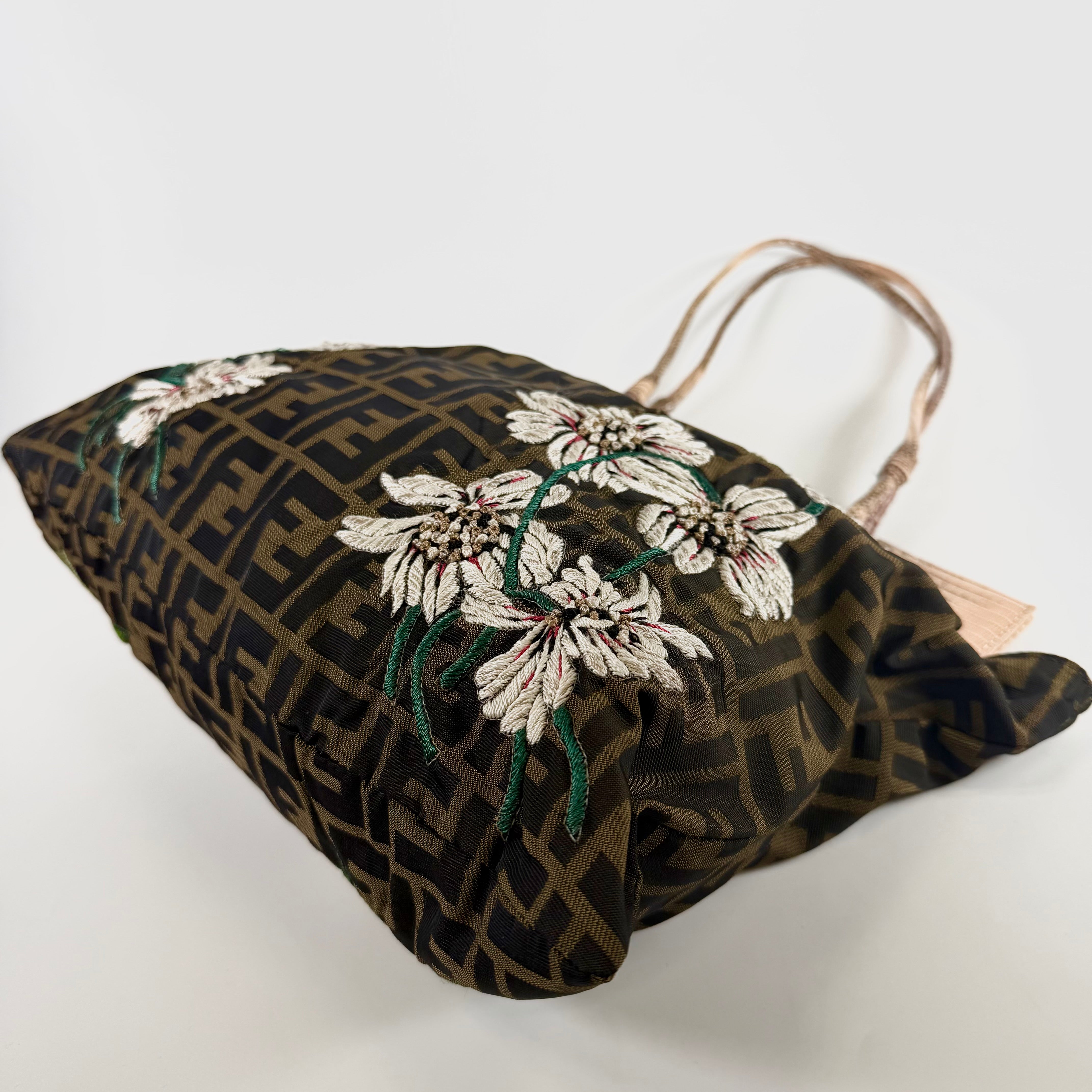2608 secondhand FENDI hand bag