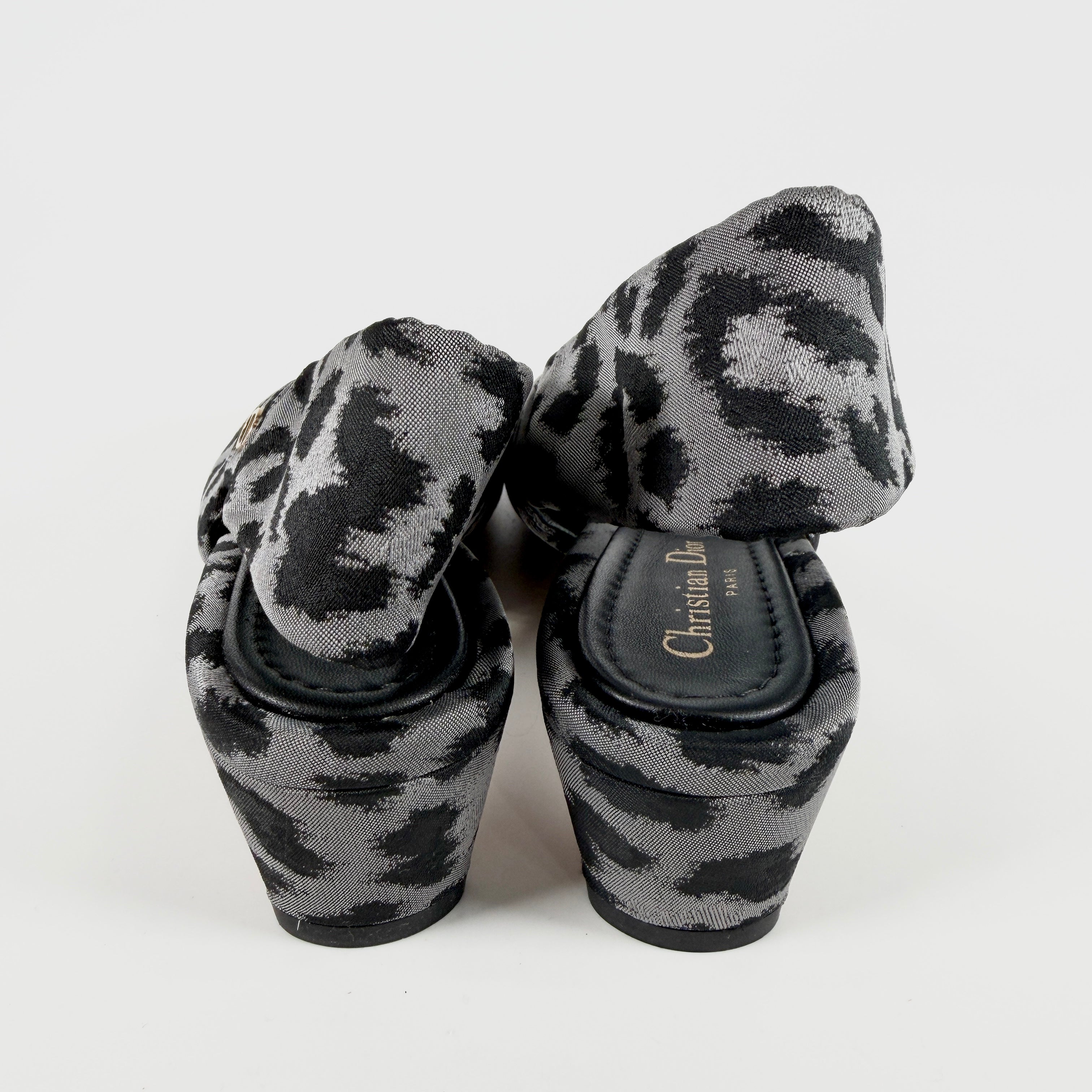 2605 secondhand CD High heels / pumps