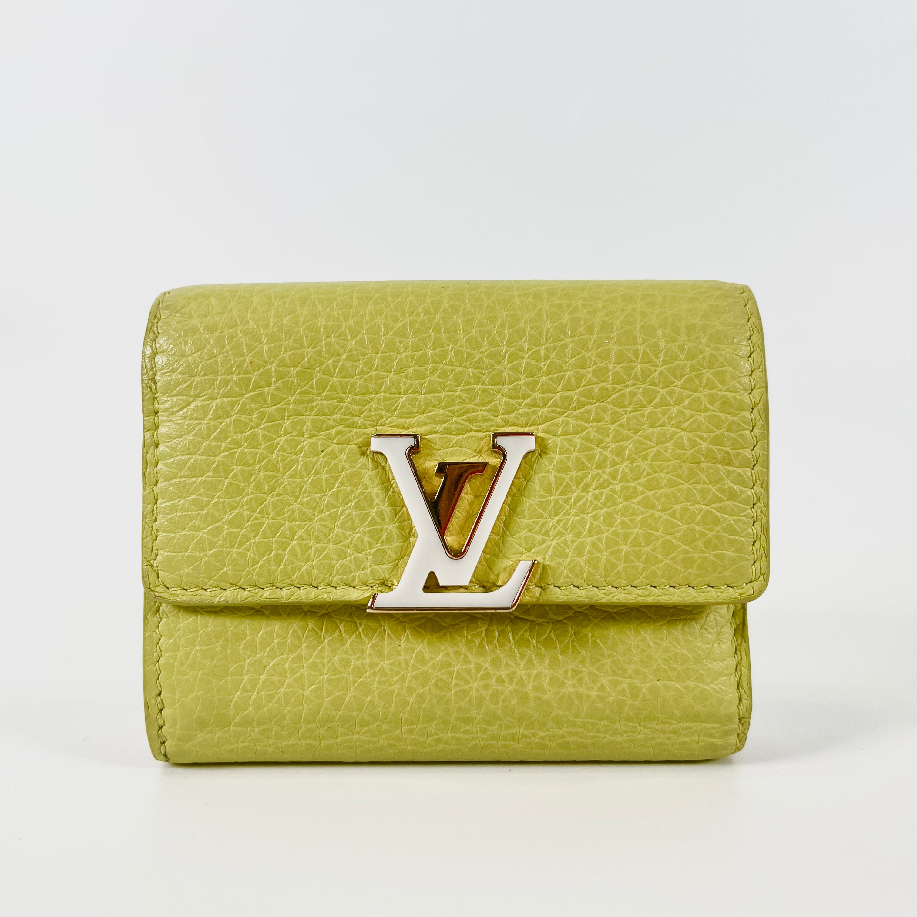 2512 secondhand  Louis Vuitton Portefeuille Capucines XS