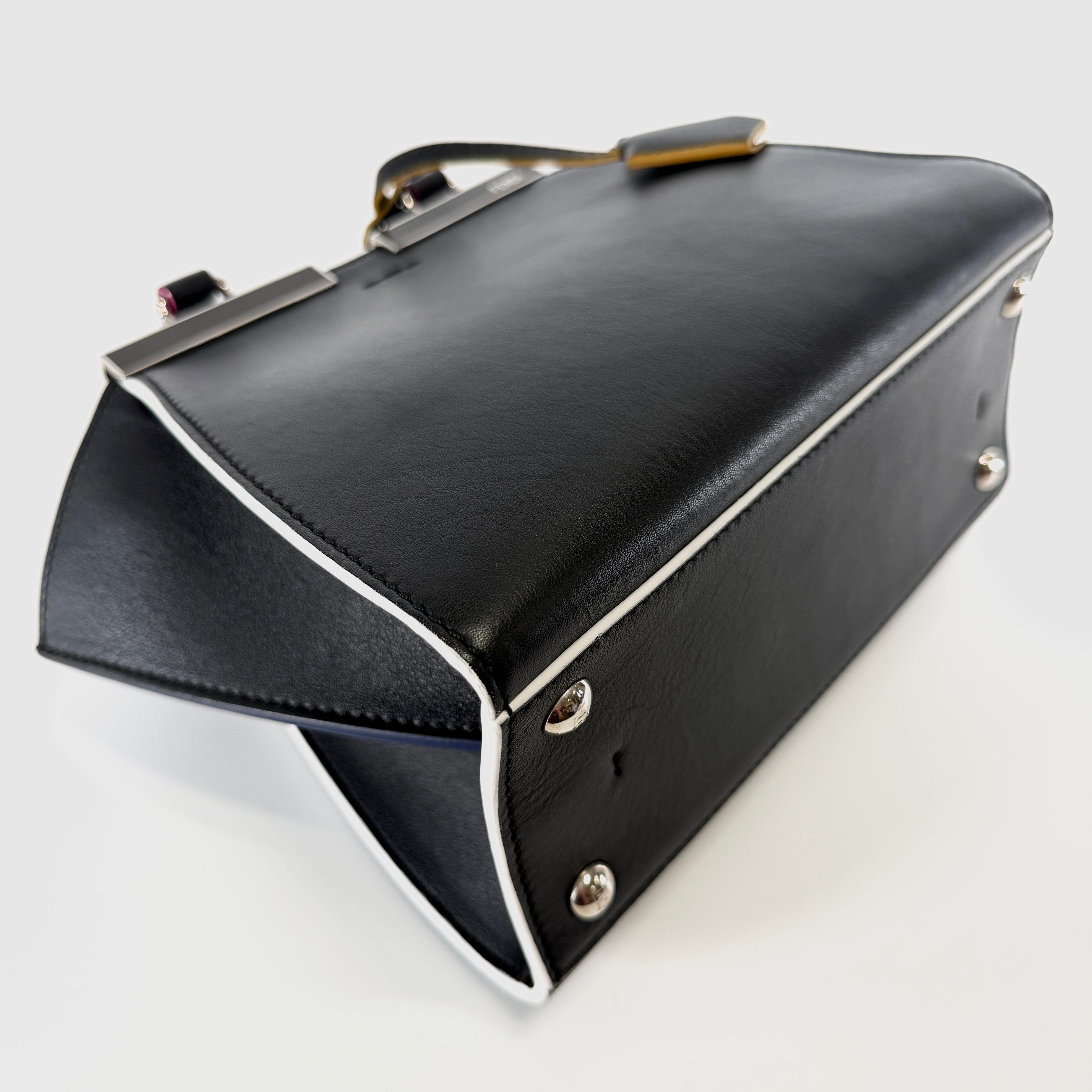 2607 secondhand FENDI Petit Troisjours leather 2WAY hand bag black 8BH333
