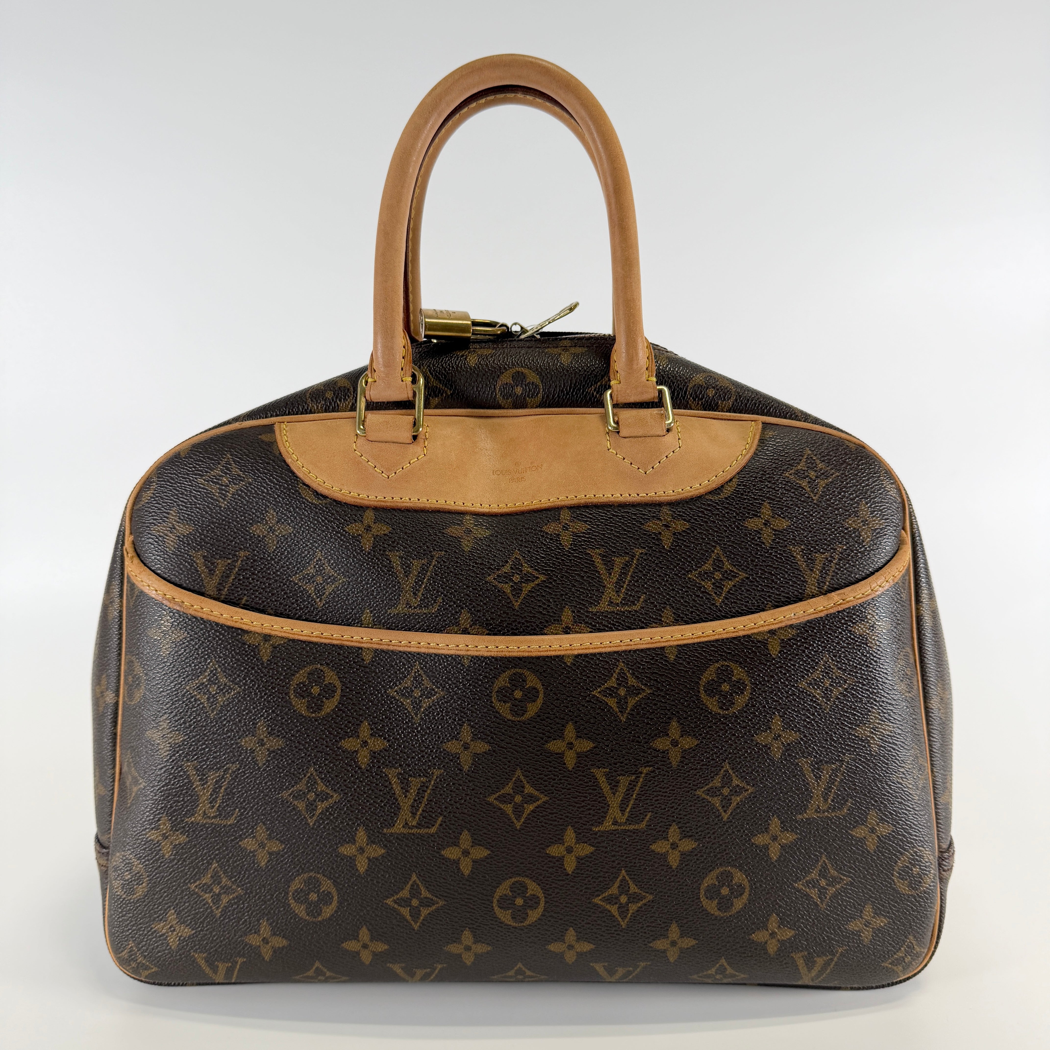 2605 secondhand LV Monogram Deauville