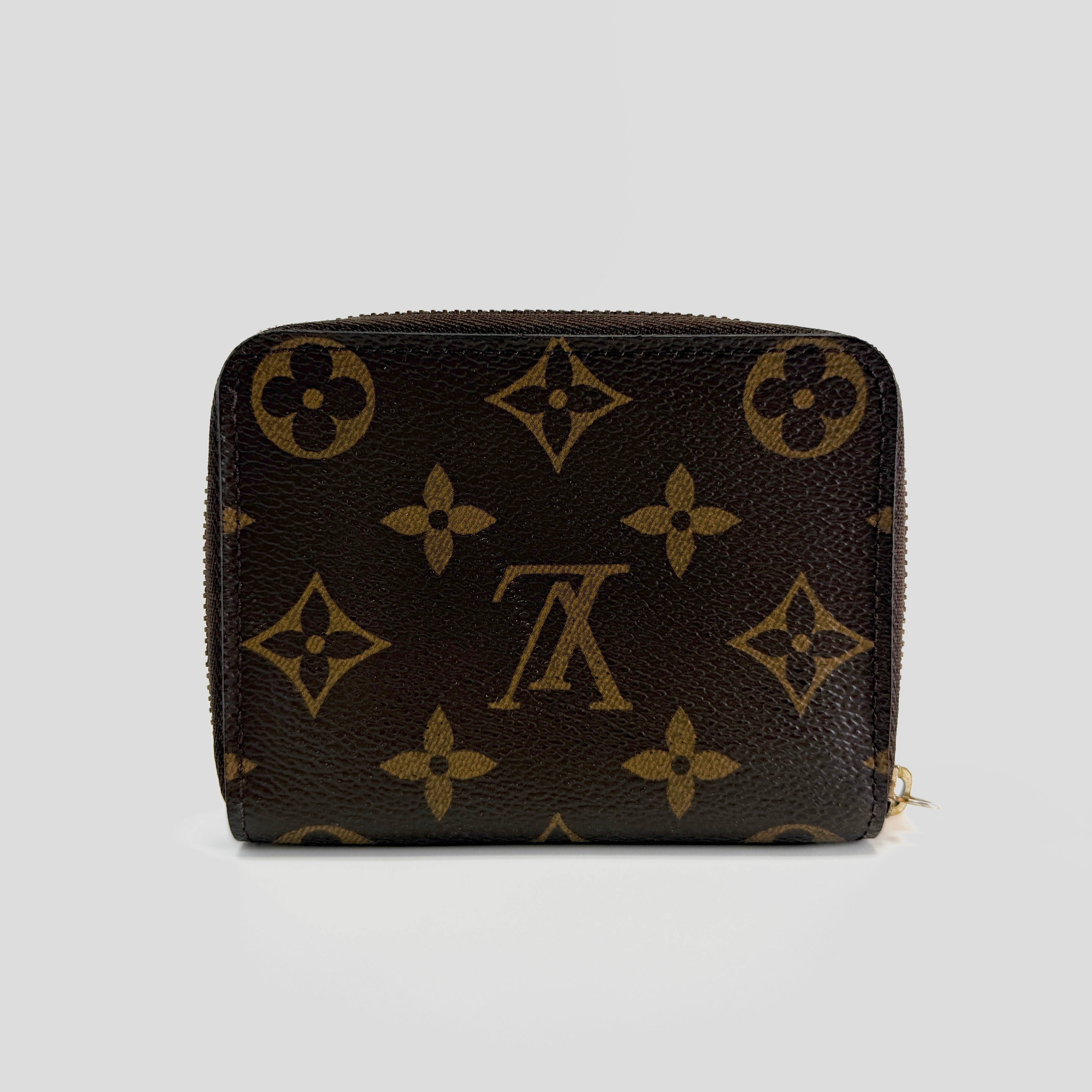 2607 secondhand LV Monogram Zippy Coin Purse