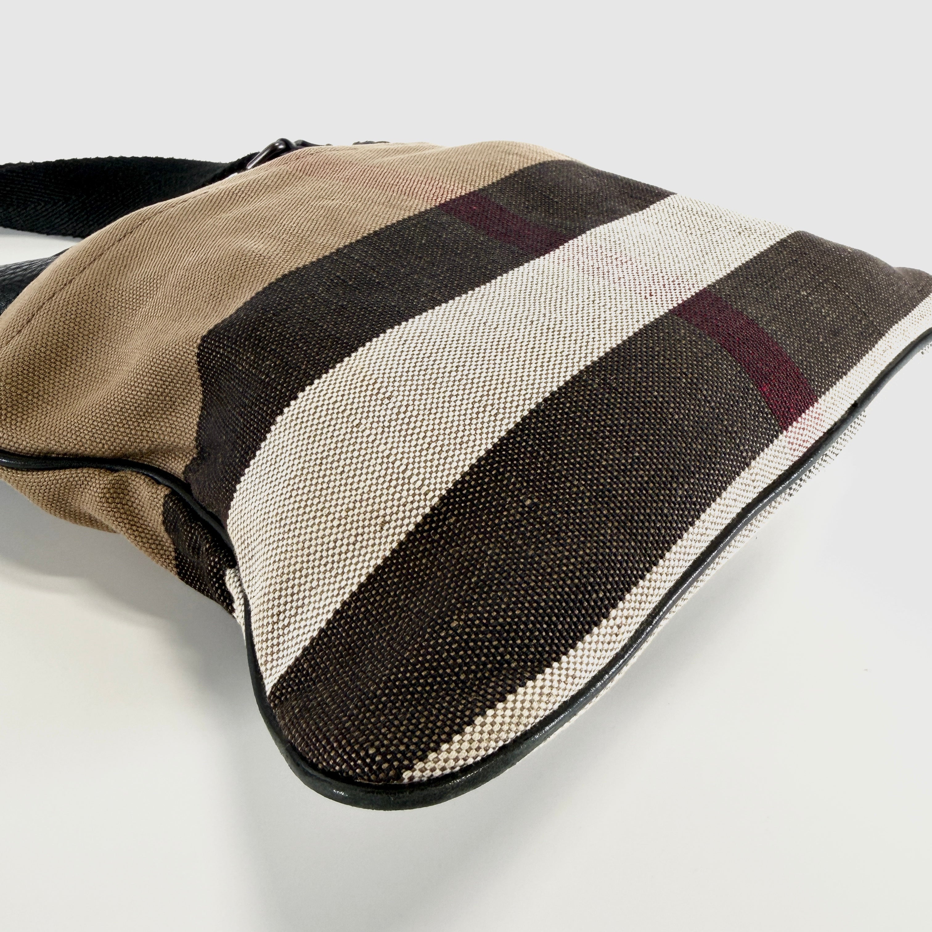 2607 secondhand BURBERRY Shoulder bag / Crossbody Bag Nova Check