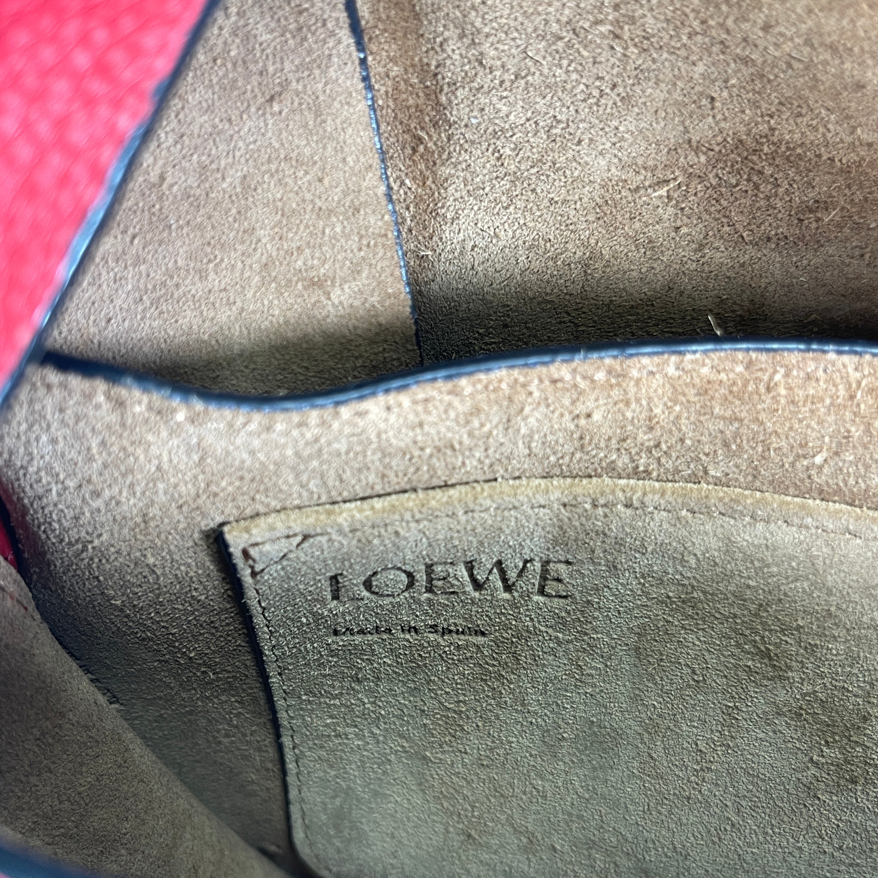 2604 secondhand LOEWE gate shoulder Red