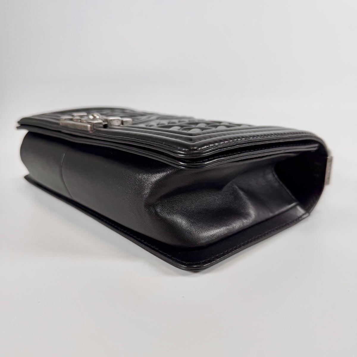 2608 secondhand CHANEL Boy 25 lambskin Chain Shoulder Bag black gun metallic metal fittings 18199525 18 A67086