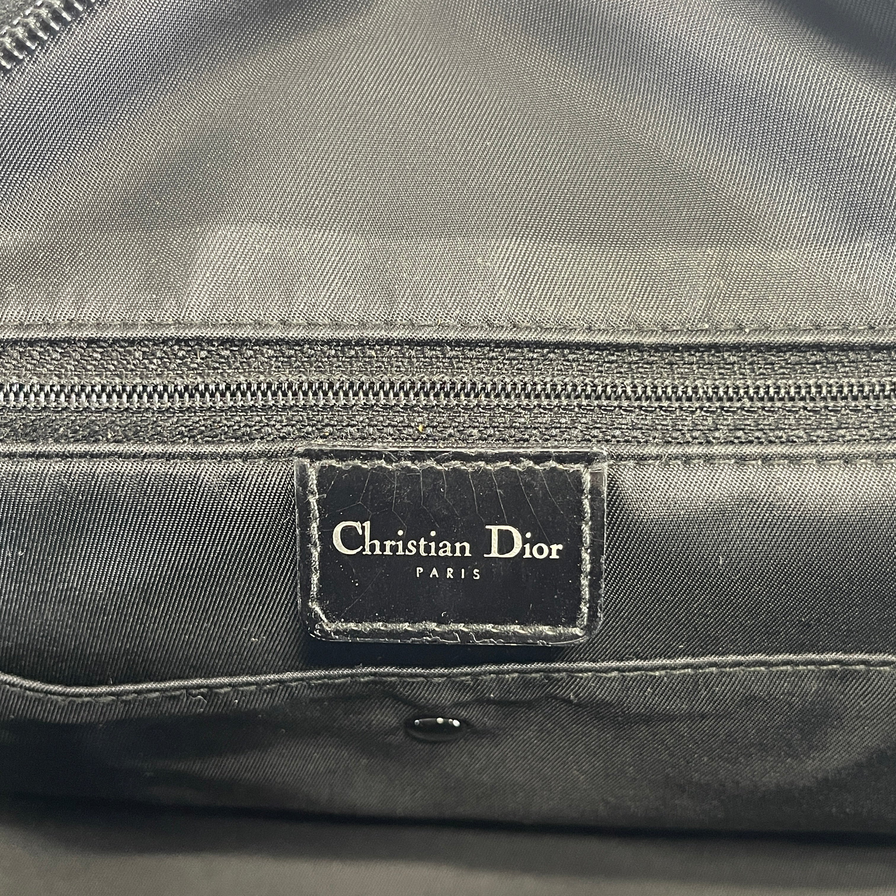 2605 secondhand CD hand bag