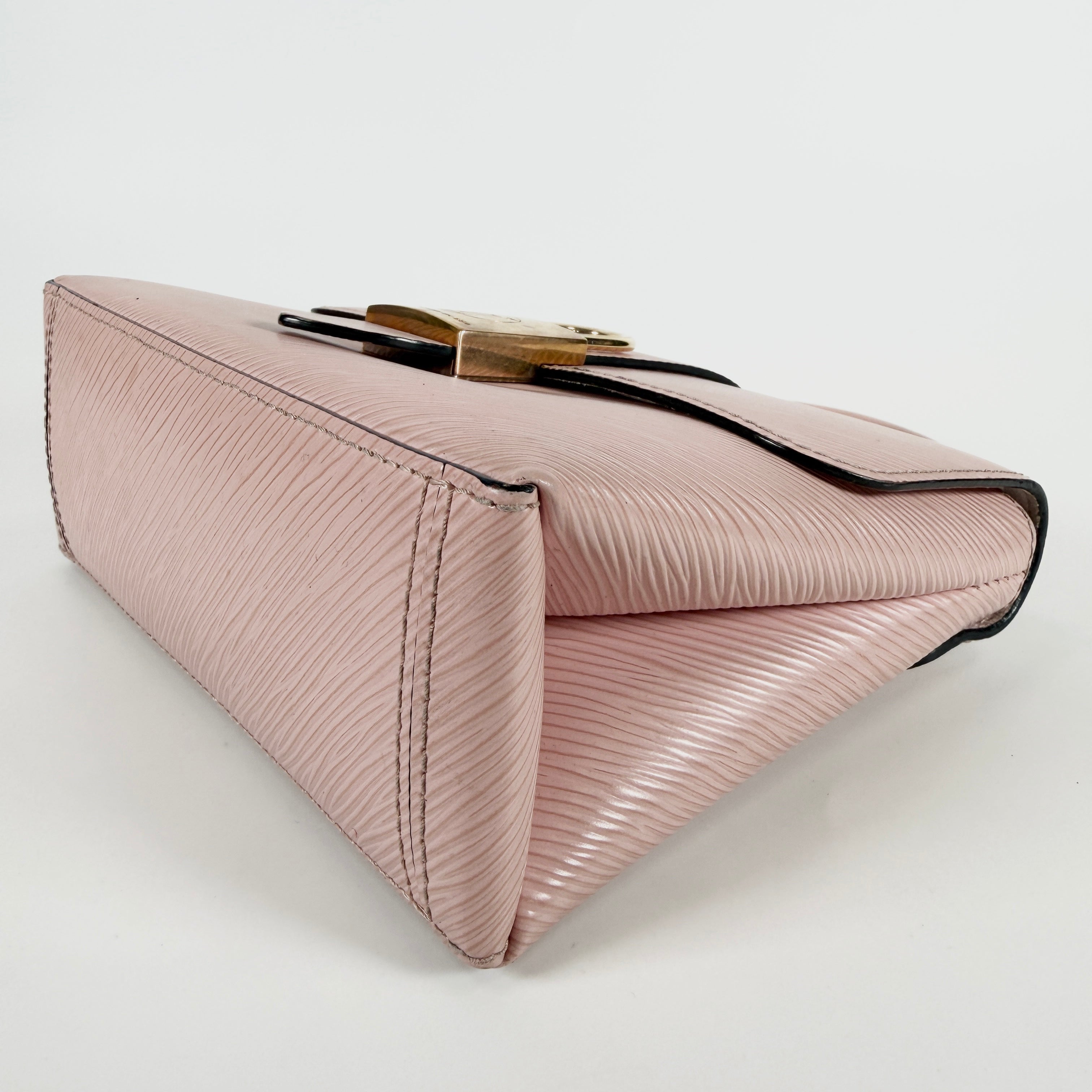 2606 secondhand LV Shoulder bag / Crossbody Bag Rocky
