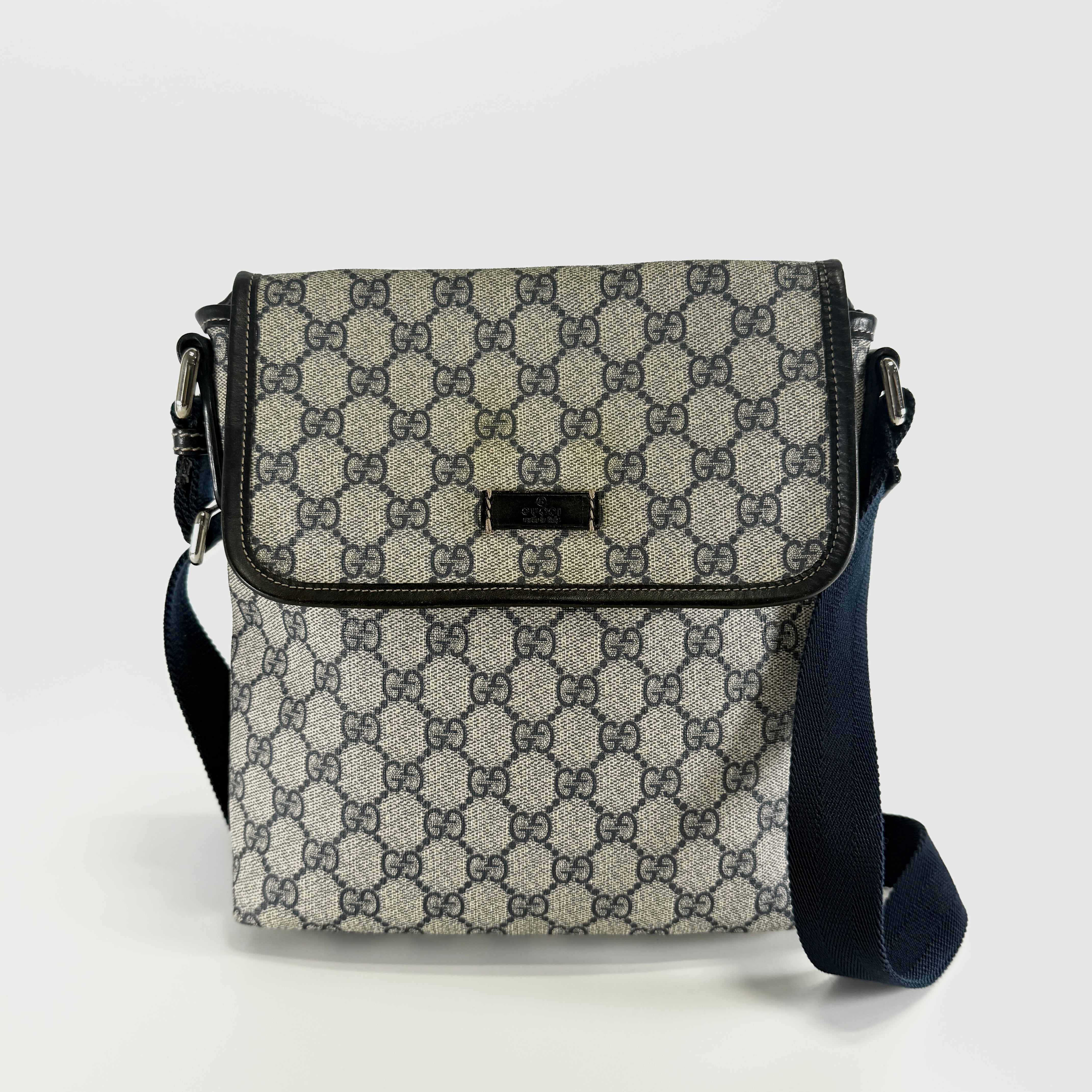 2606 secondhand GUCCI GG Supreme PVC× leather Shoulder bag beige × Navy 223666