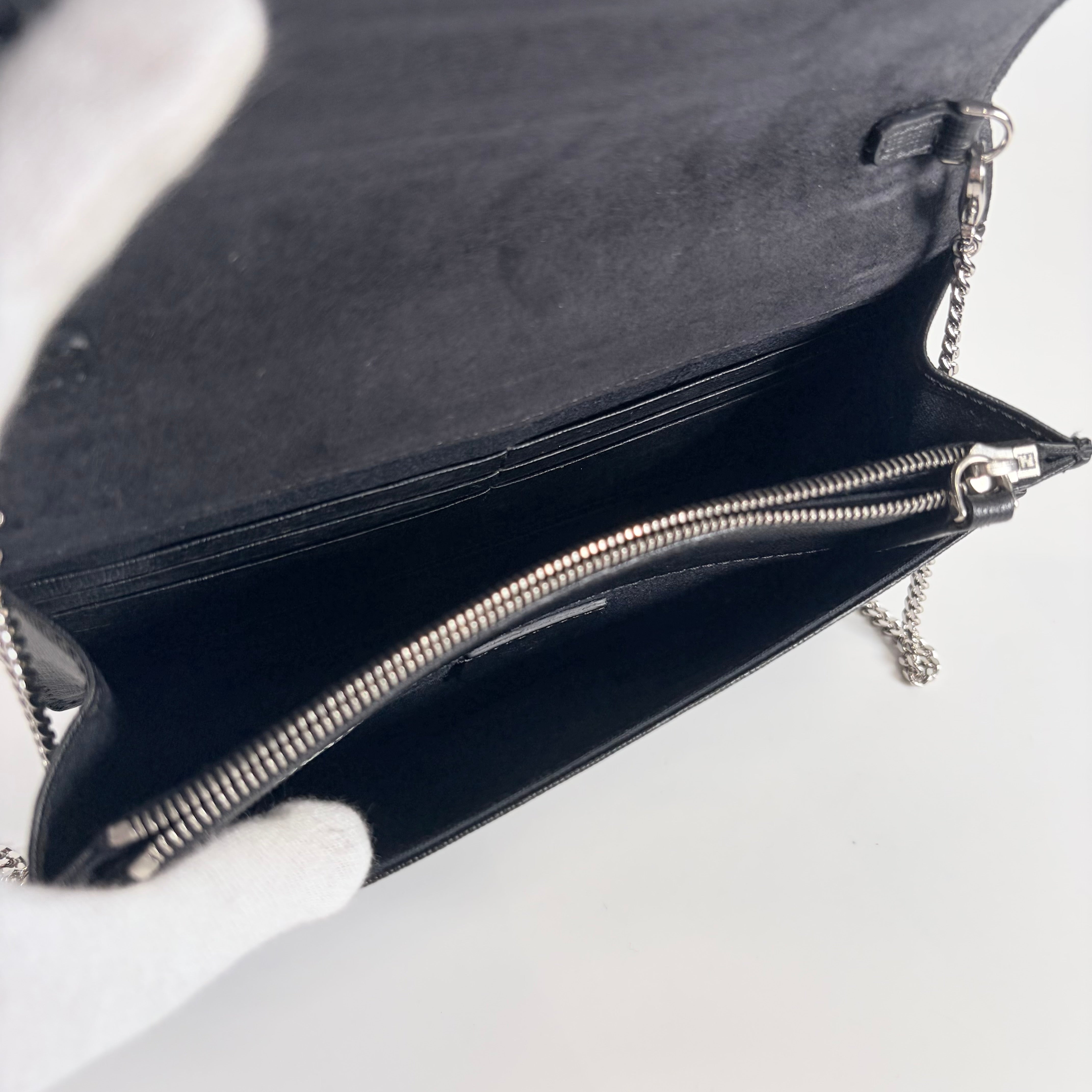2605 secondhand Fendi shoulder bag / crossbody bag Karlito