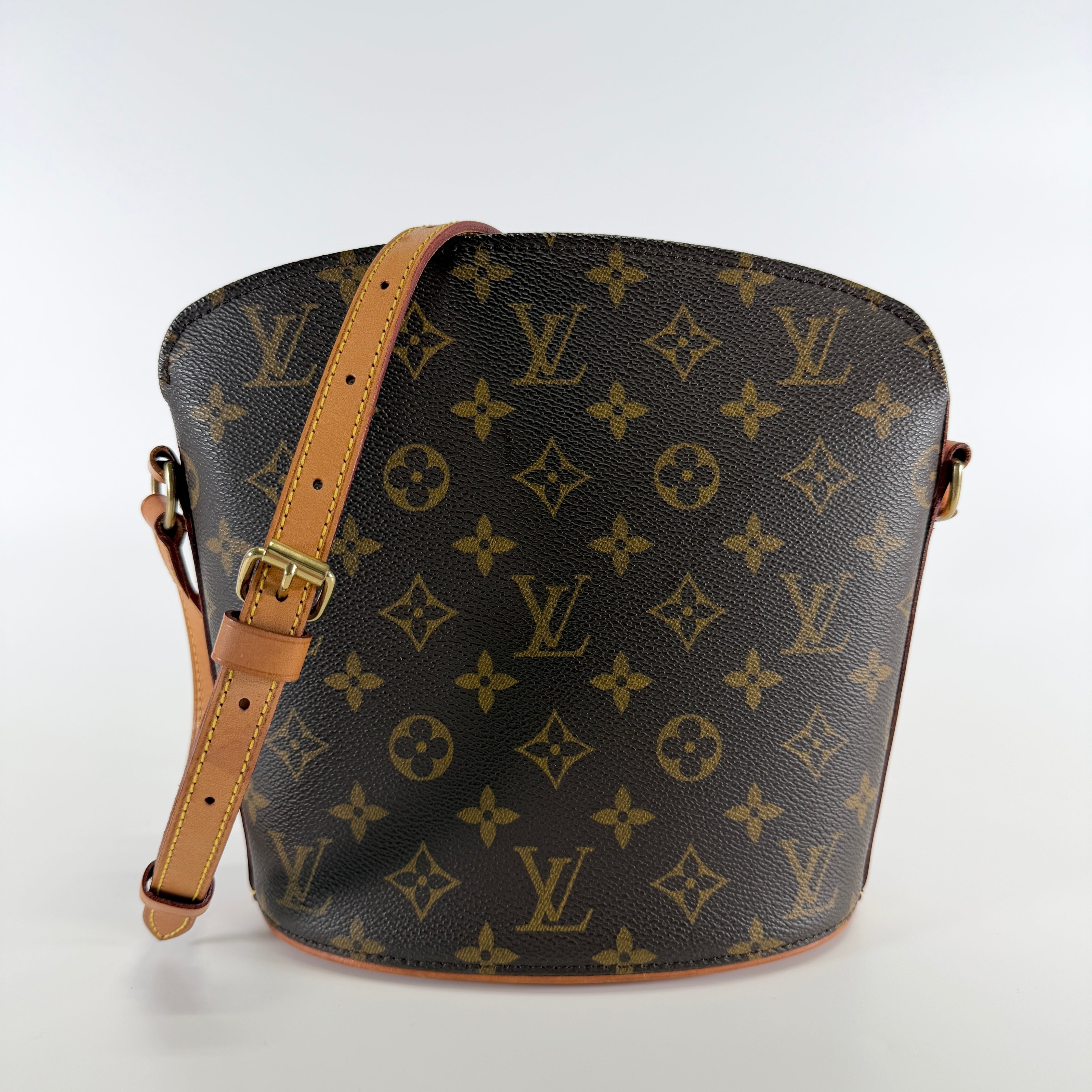 2607 secondhand LV Monogram Drouo