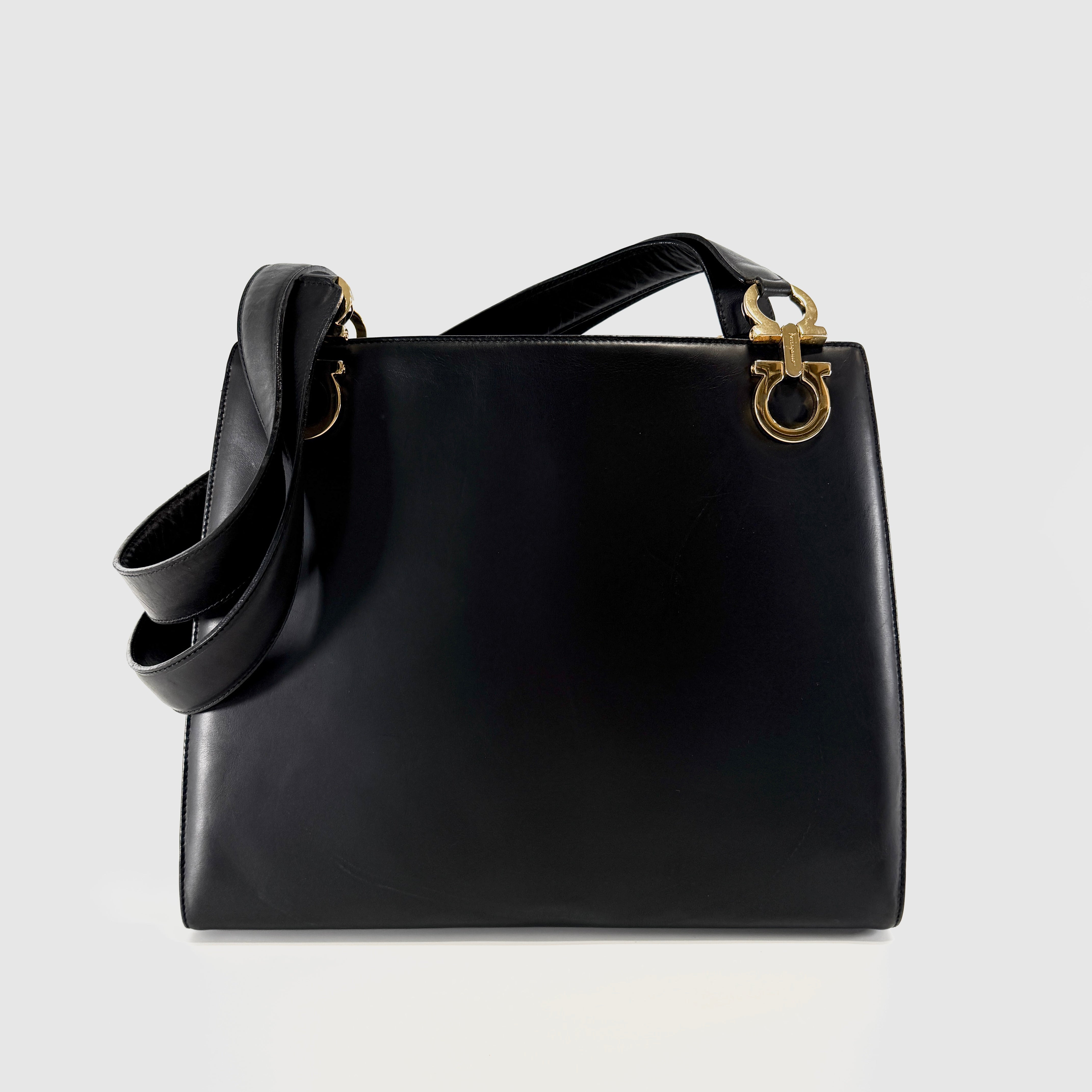 2608 secondhand Ferragamo Gancini Shoulder bag